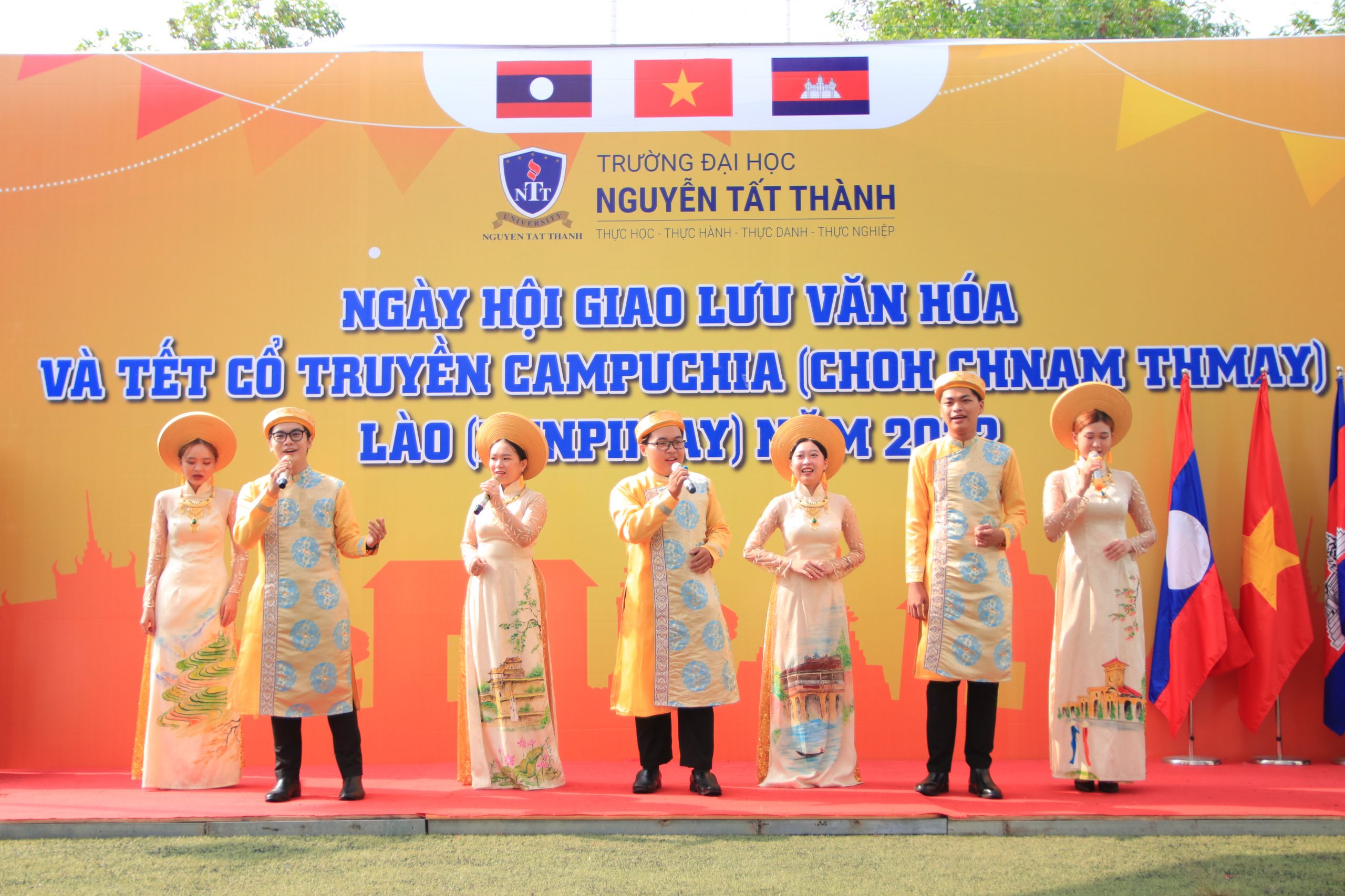 Tốp ca Việt Nam đất nước tuyệt vời từ CLB văn nghệ trường