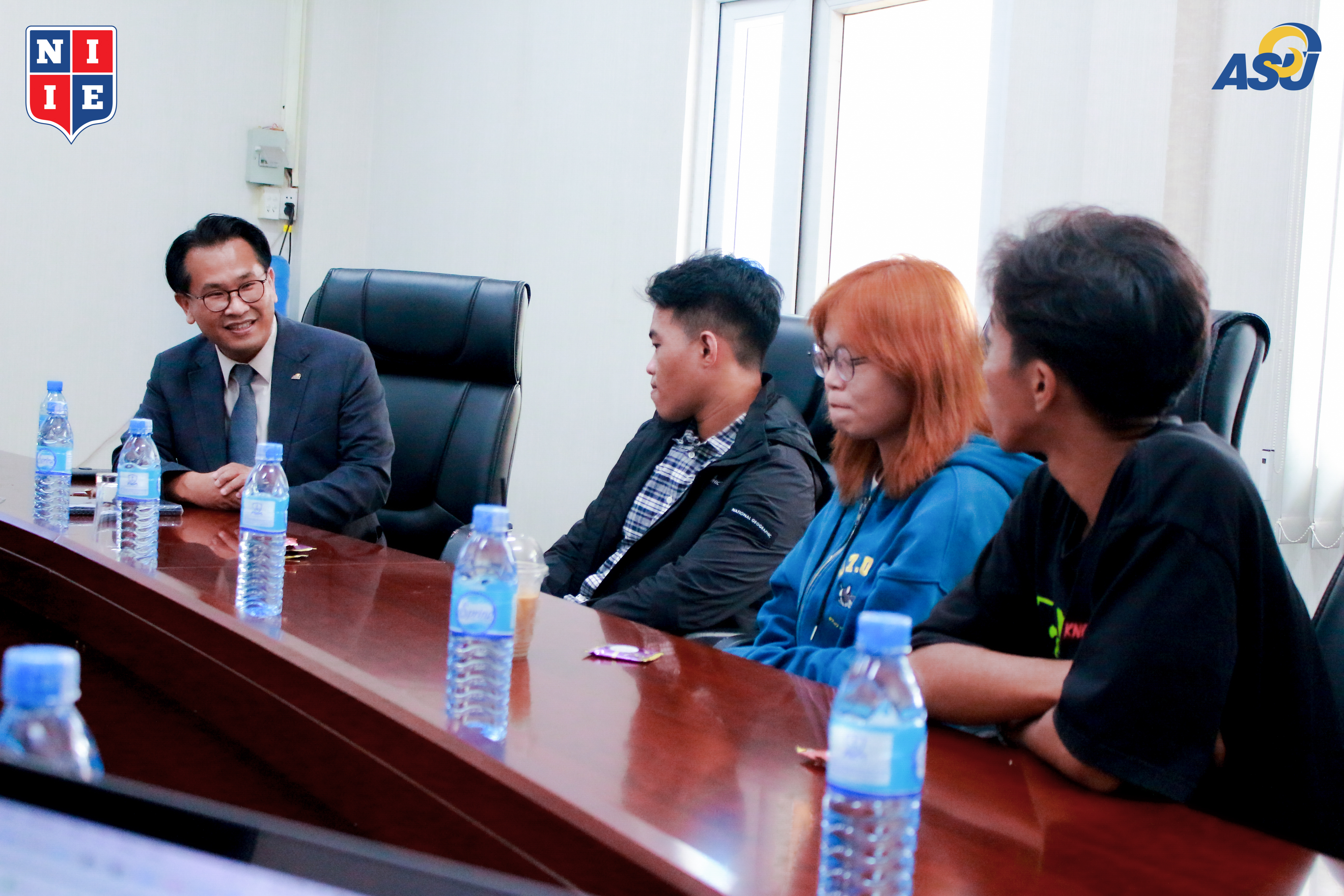 Besides, Prof. Dr. Won-Jae-Lee also listened and answered the student's questions