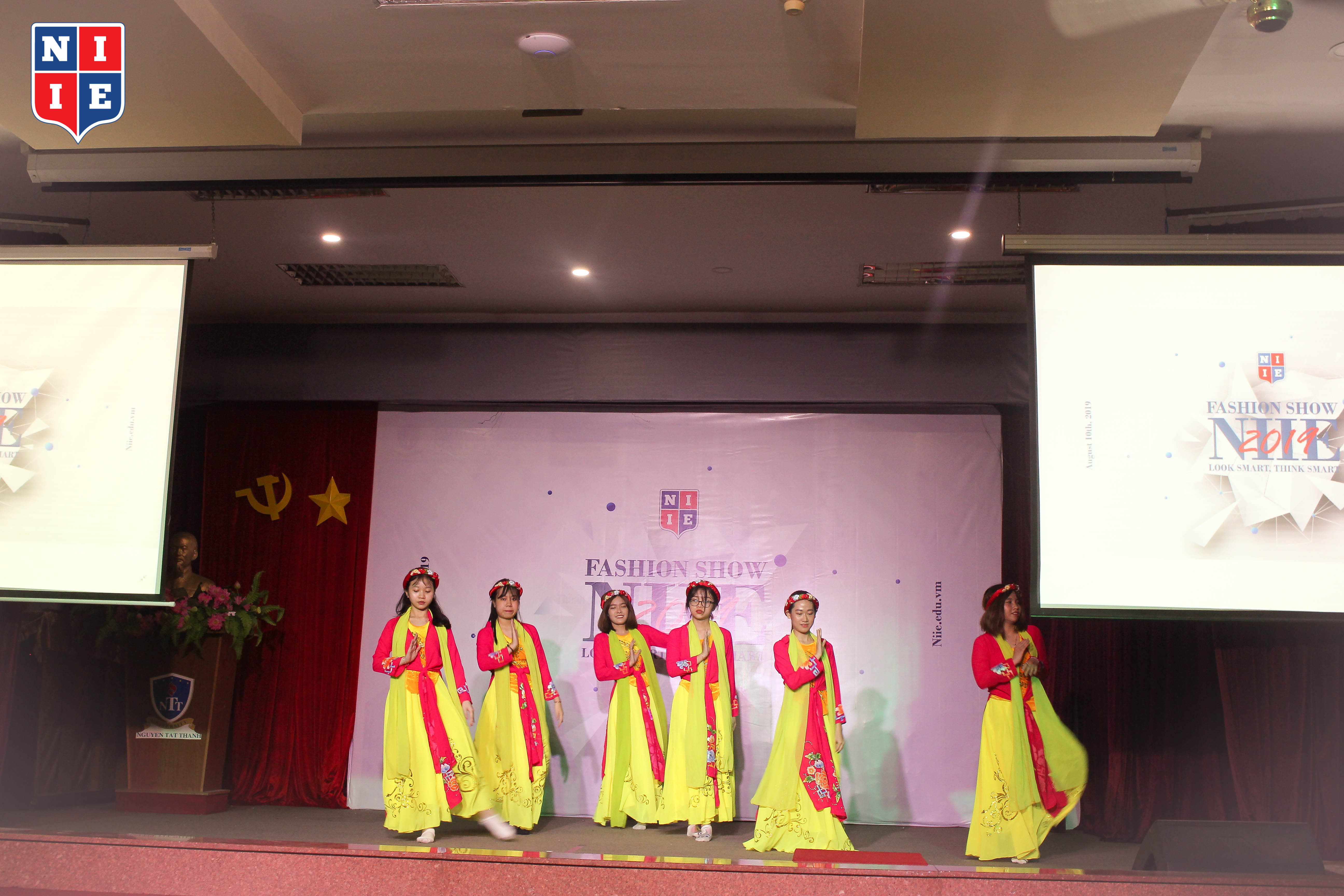 Ngoài trình diễn thời trang, Fashion Show còn có rất nhiều tiết mục văn nghệ đặc sắc
