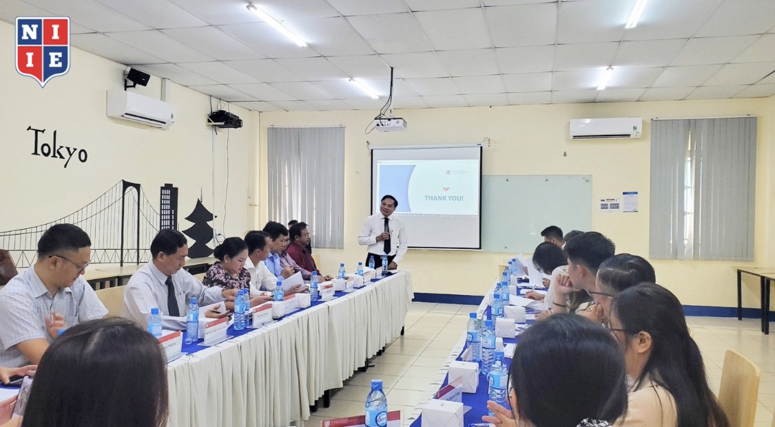 TS. Nguyễn Xuân Nhĩ giới thiệu chương trình Quản trị kinh doanh Chuẩn Quốc tế tại NIIE.