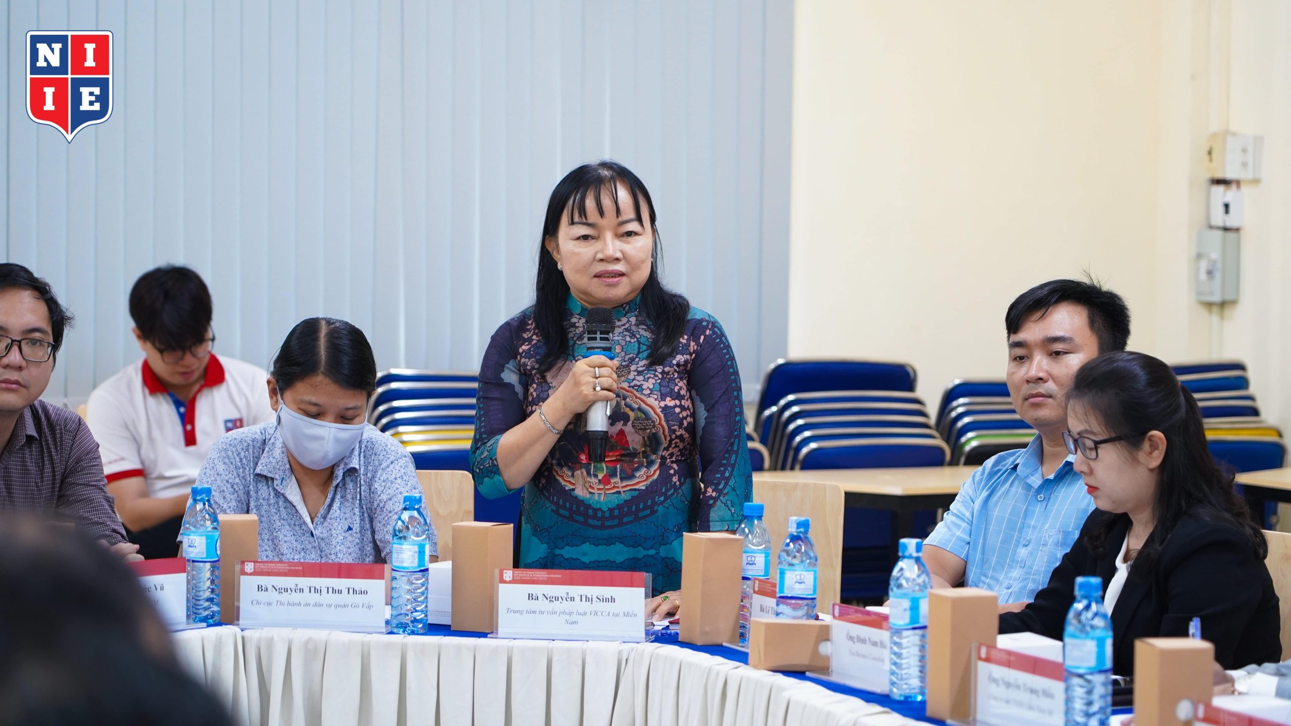 Bà Nguyễn Thị Sinh, Giám đốc Trung tâm tư vấn pháp luật VICCA tại Miền Nam cho biết nhà trường nên rèn luyện sự tự tin, bản lĩnh cho sinh viên bằng hoạt động thực tập, thực hành