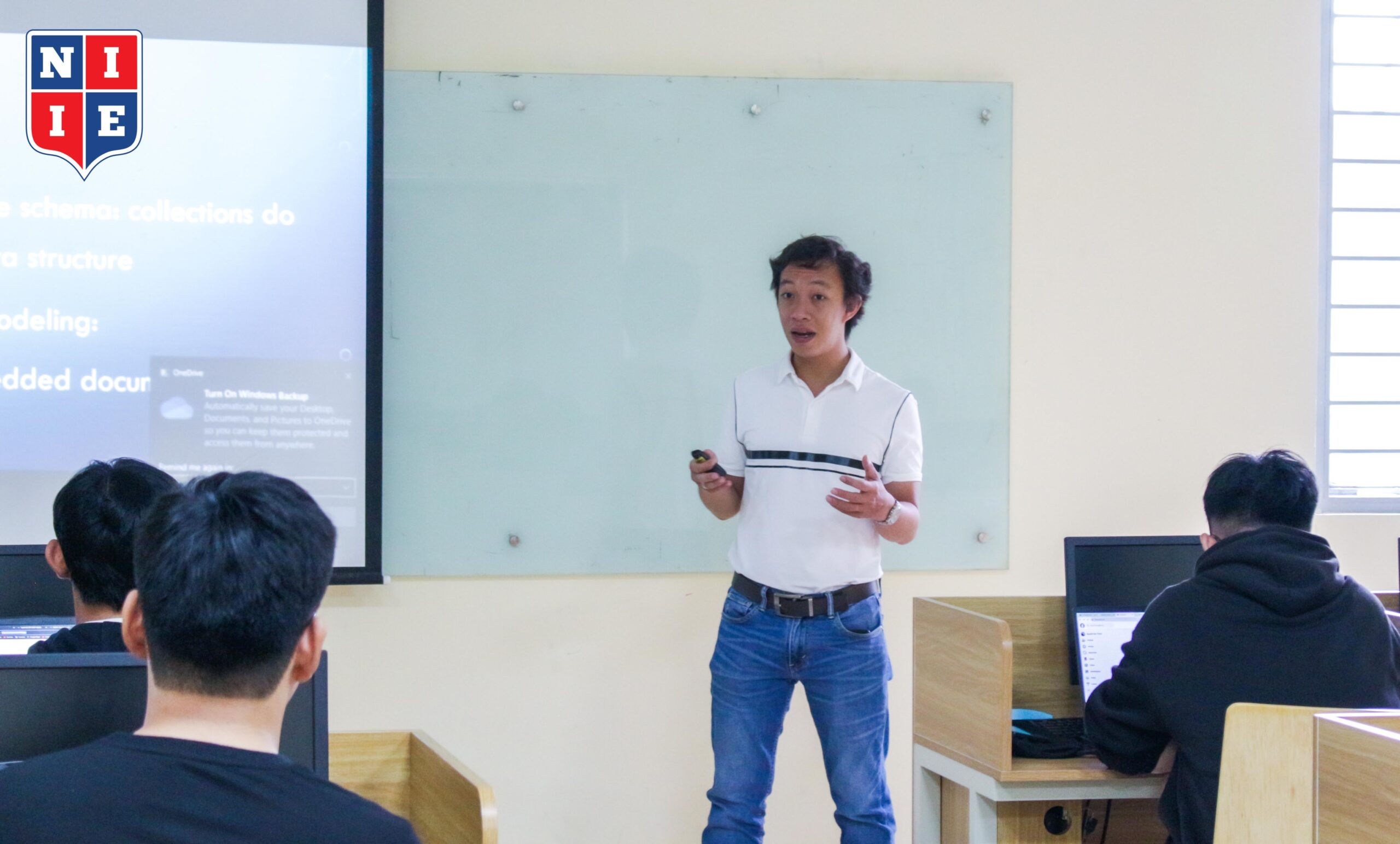 ThS. Nguyễn Vĩnh Kha là chuyên gia hơn 15 năm kinh nghiệm trong lĩnh vực IT, Quản trị dữ liệu và từng tham gia nhiều dự án lớn