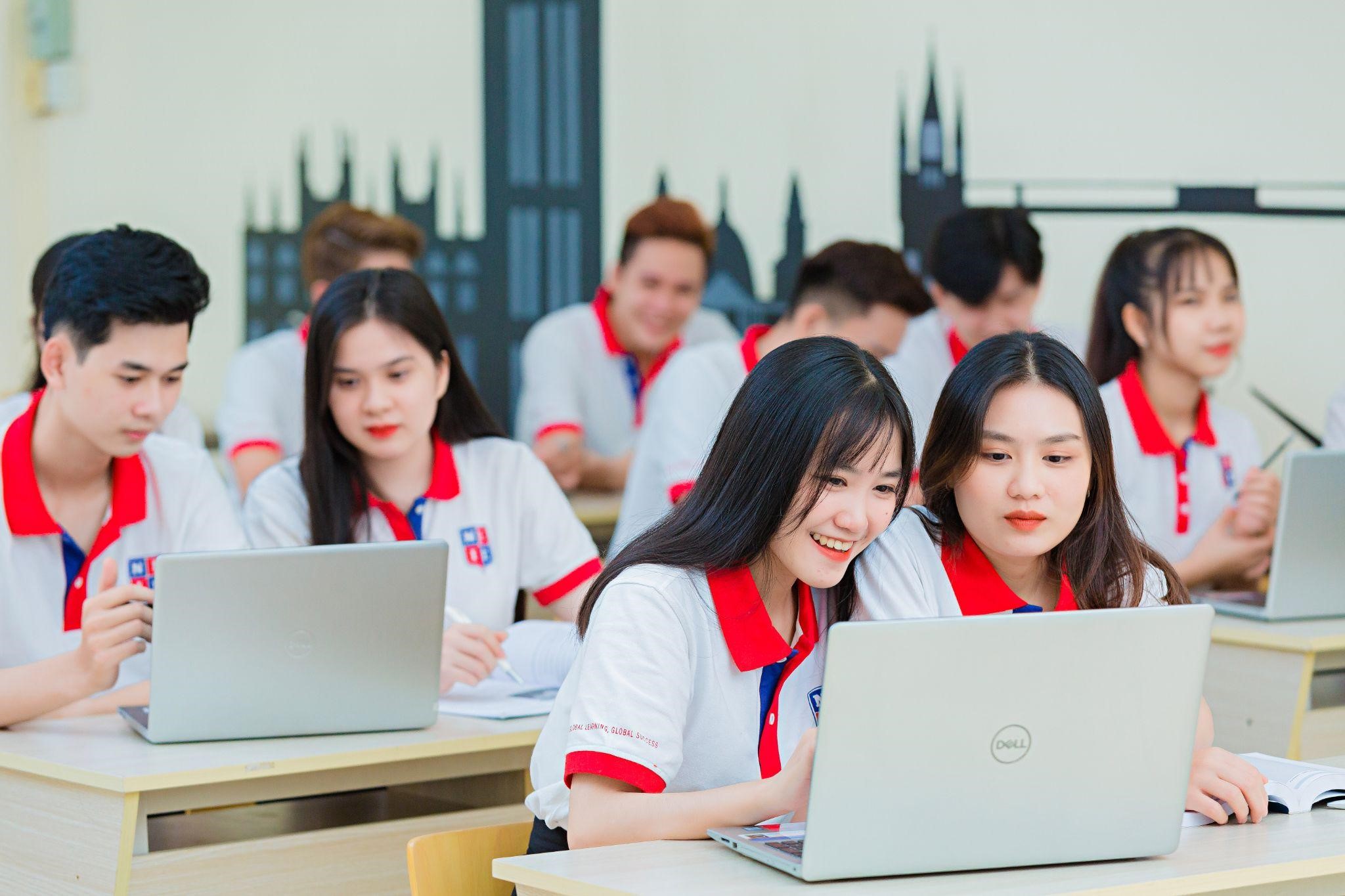 Ngành Công nghệ thông tin tại Viện Đào tạo Quốc tế, ĐH Nguyễn Tất Thành, sinh viên không chỉ rèn luyện chuyên môn mà còn cả kỹ năng mềm và ngoại ngữ (tiếng Anh) để phát triển Công nghệ thông tin