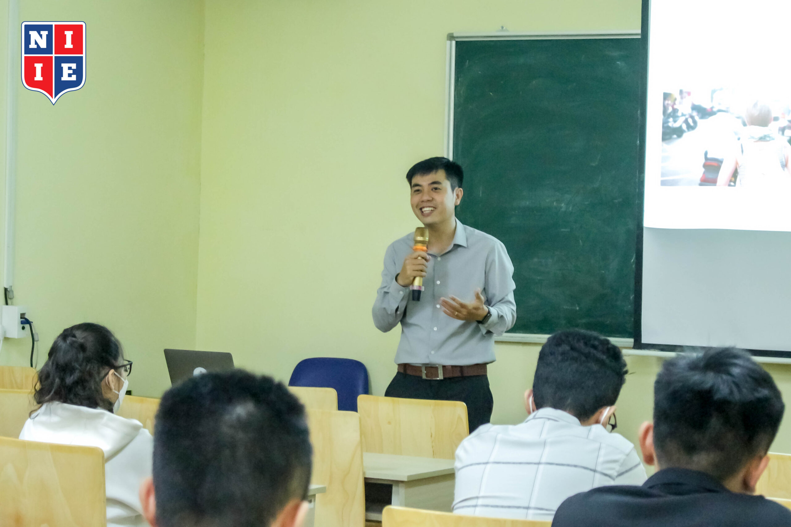 Speaker Doan Xuan Hien is an expert in the field of cybersecurity and network security.