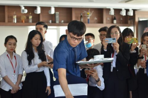 Buổi kiến tập thực tế ngành Quản trị khách sạn của sinh viên NIIE tại khách sạn Mermaid Vũng Tàu