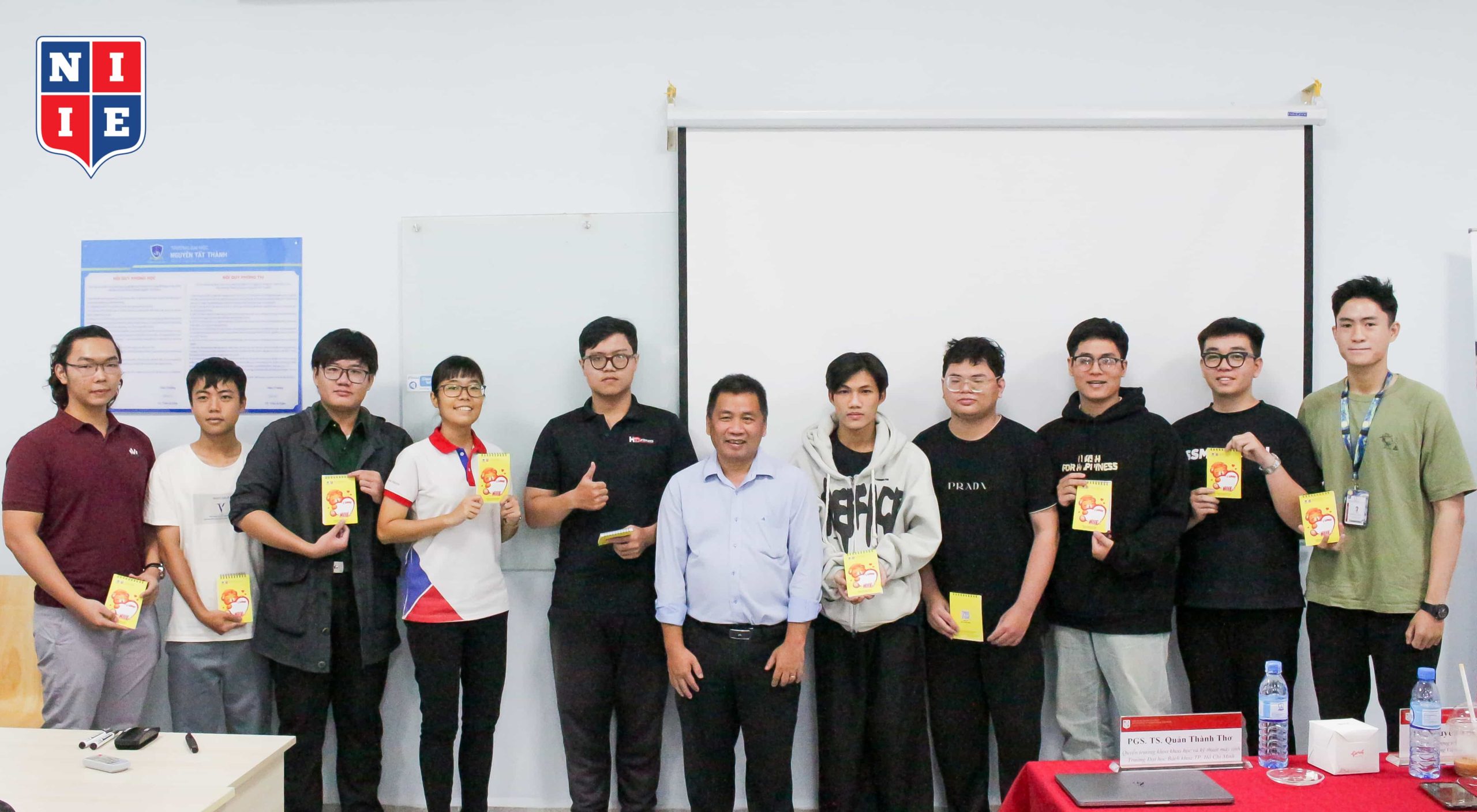 In return, the organisers also gave out lovely gifts to the active students