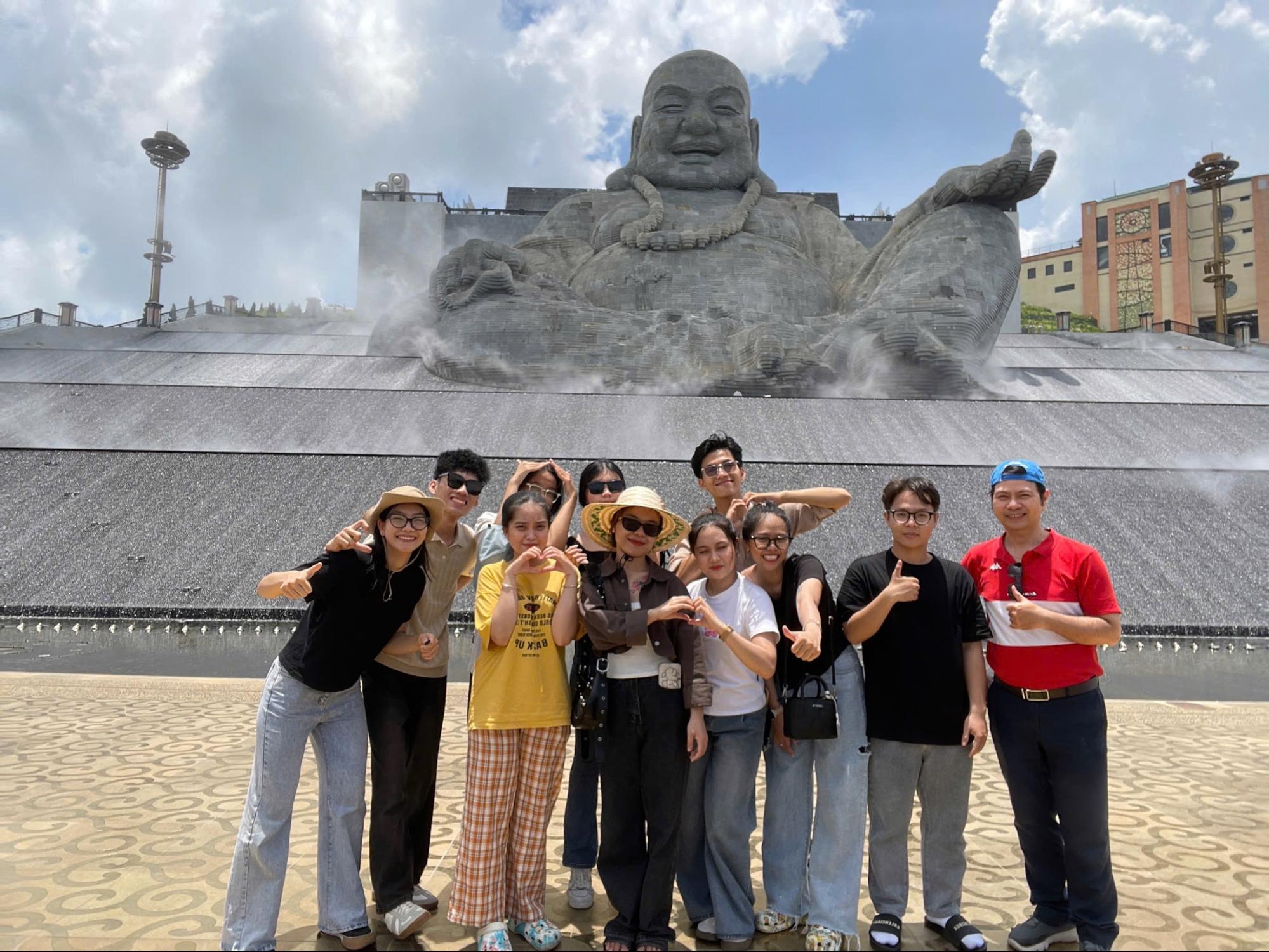 K21 takes a commemorative photo