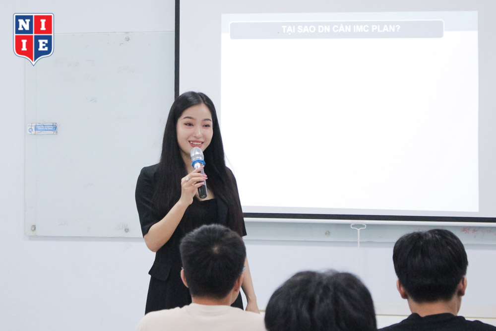 Khách mời đặc biệt ThS. Võ Thị Kim Ngân – CEO Tân Hoàng Vũ Group, Co-Founder Thẩm mỹ viện Kim Seoul, và Hoa hậu Áo dài Doanh nhân Việt Nam.