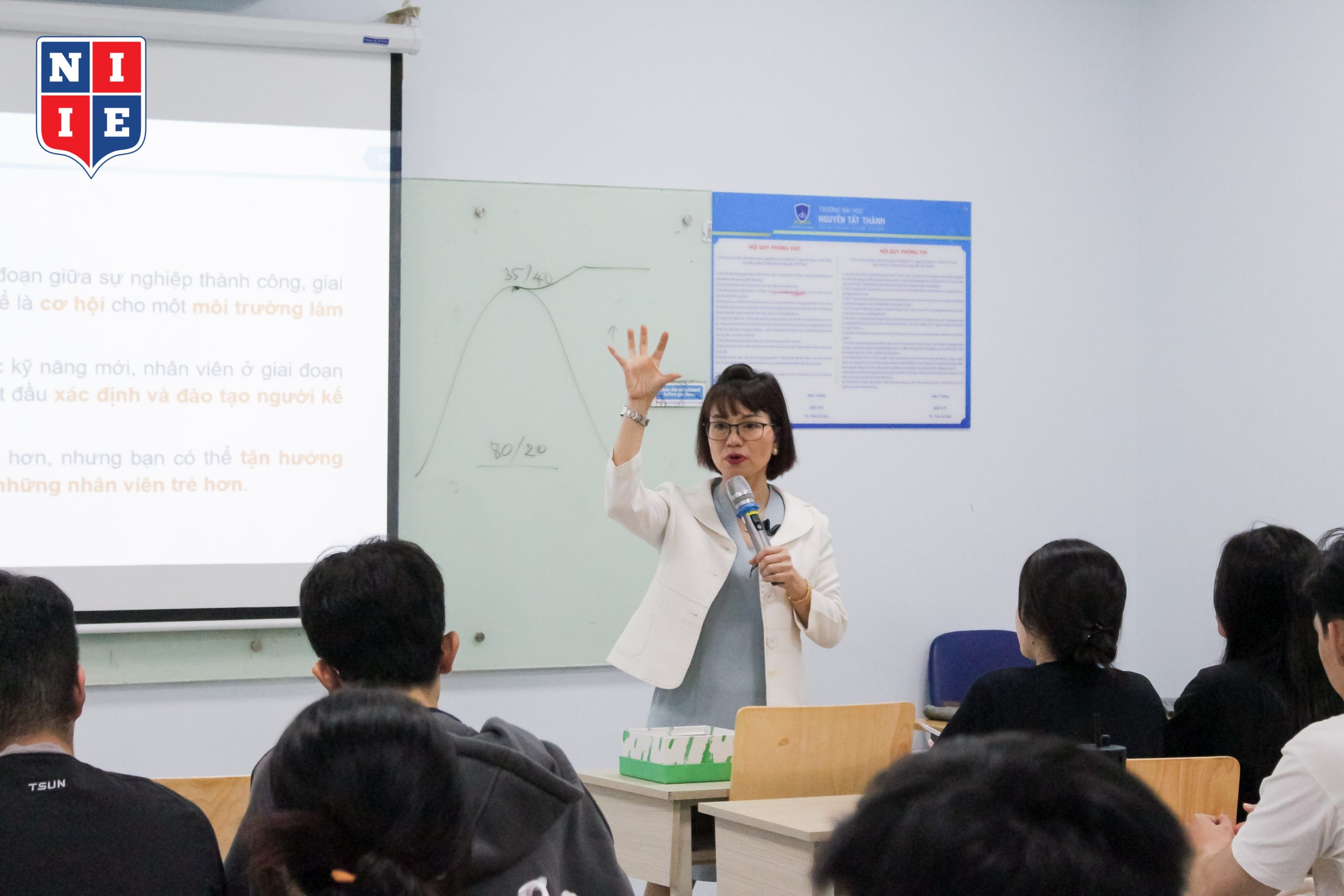 Diễn giả Tống Thị Nhị Hà, chuyên gia trong lĩnh vực quản trị nhân sự với hơn 20 năm kinh nghiệm.
