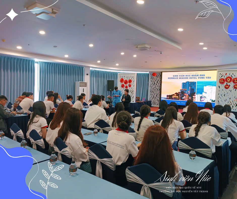 Mở đầu buổi học tập đặc biệt, sinh viên được đại diện khách sạn chia sẻ về hành trình hình thành – phát triển và cách Mermaid định vị thương hiệu.