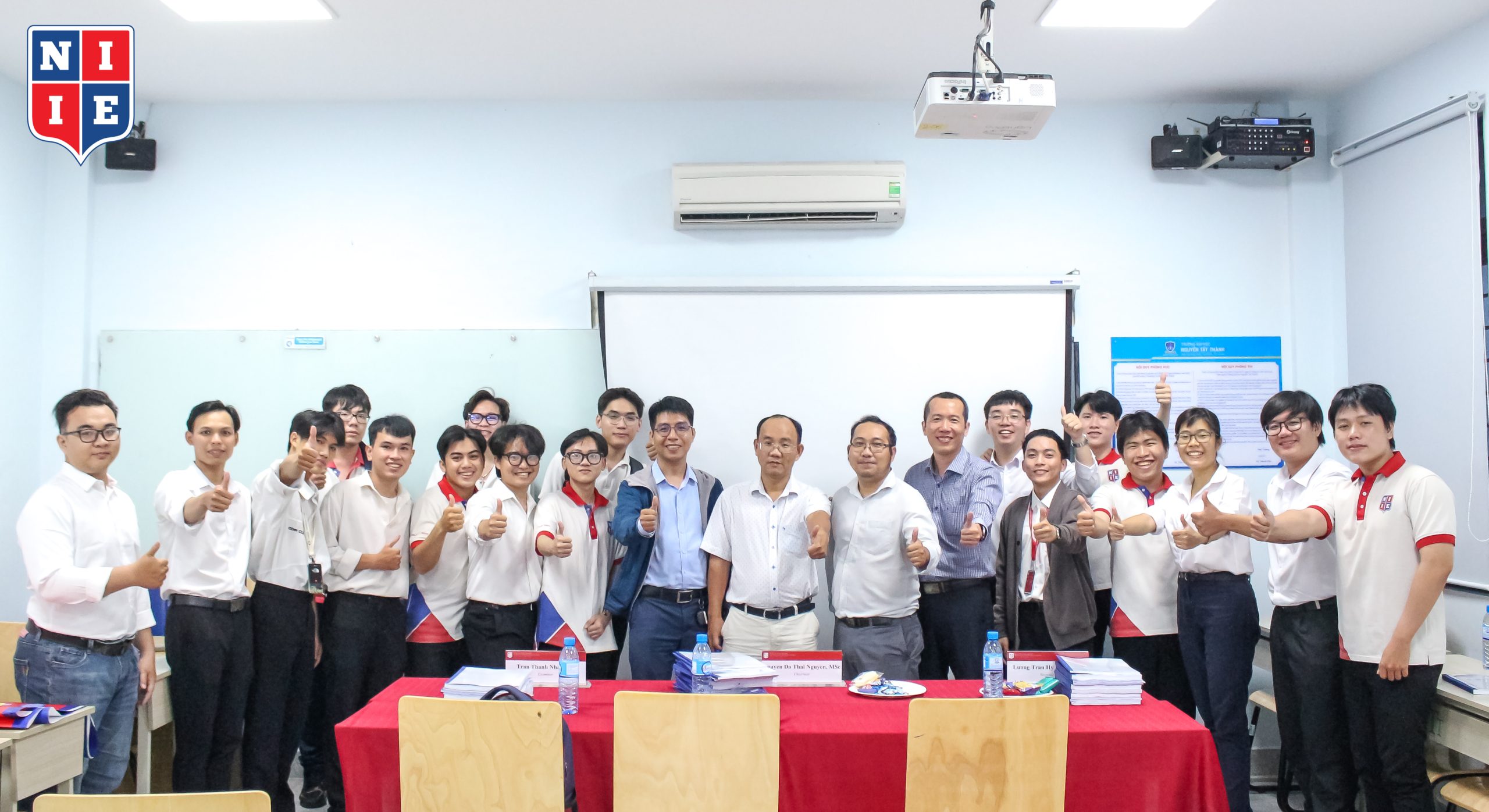 Nếu bạn đang tìm kiếm một giảng đường CNTT gần gũi, sáng tạo, ứng dụng thực tế và luôn cập nhật xu hướng, thì đừng bỏ qua NIIE nha!!!