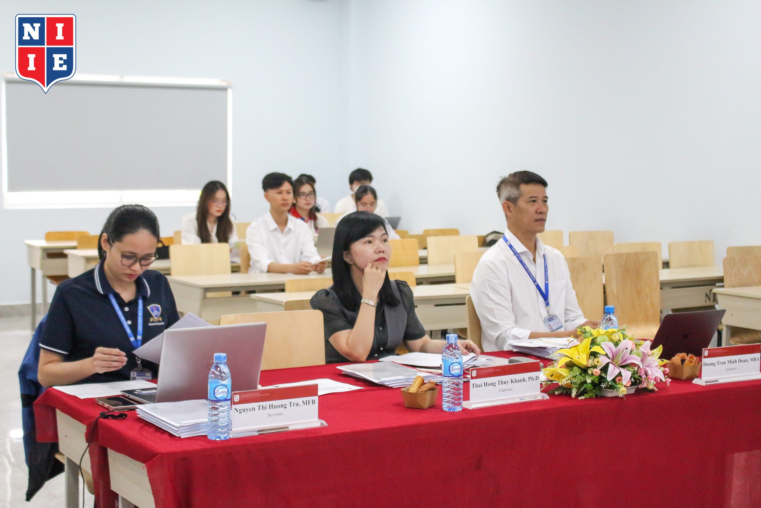Hình ảnh Hội đồng bảo vệ 1
