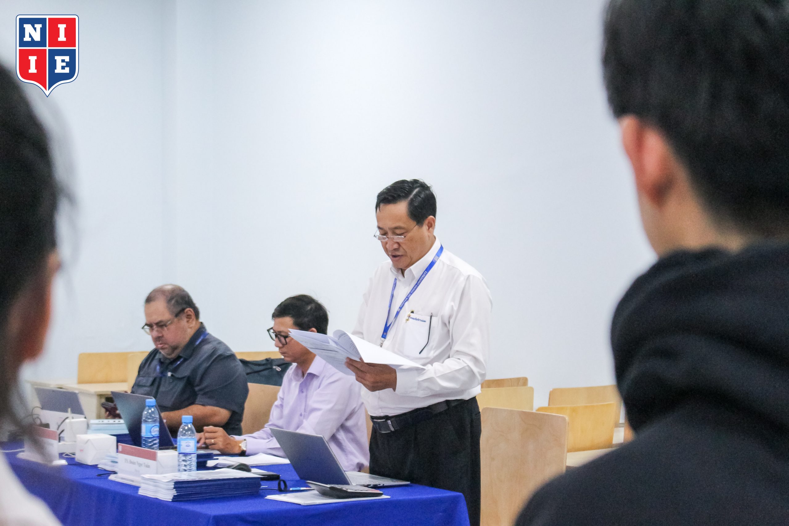 Tinh thần nghiêm túc, sự chuẩn bị kỹ lưỡng, thái độ chuyên nghiệp và khả năng trình bày lưu loát song ngữ Anh – Việt là những điểm sáng của sinh viên NIIE ngành QTKS.