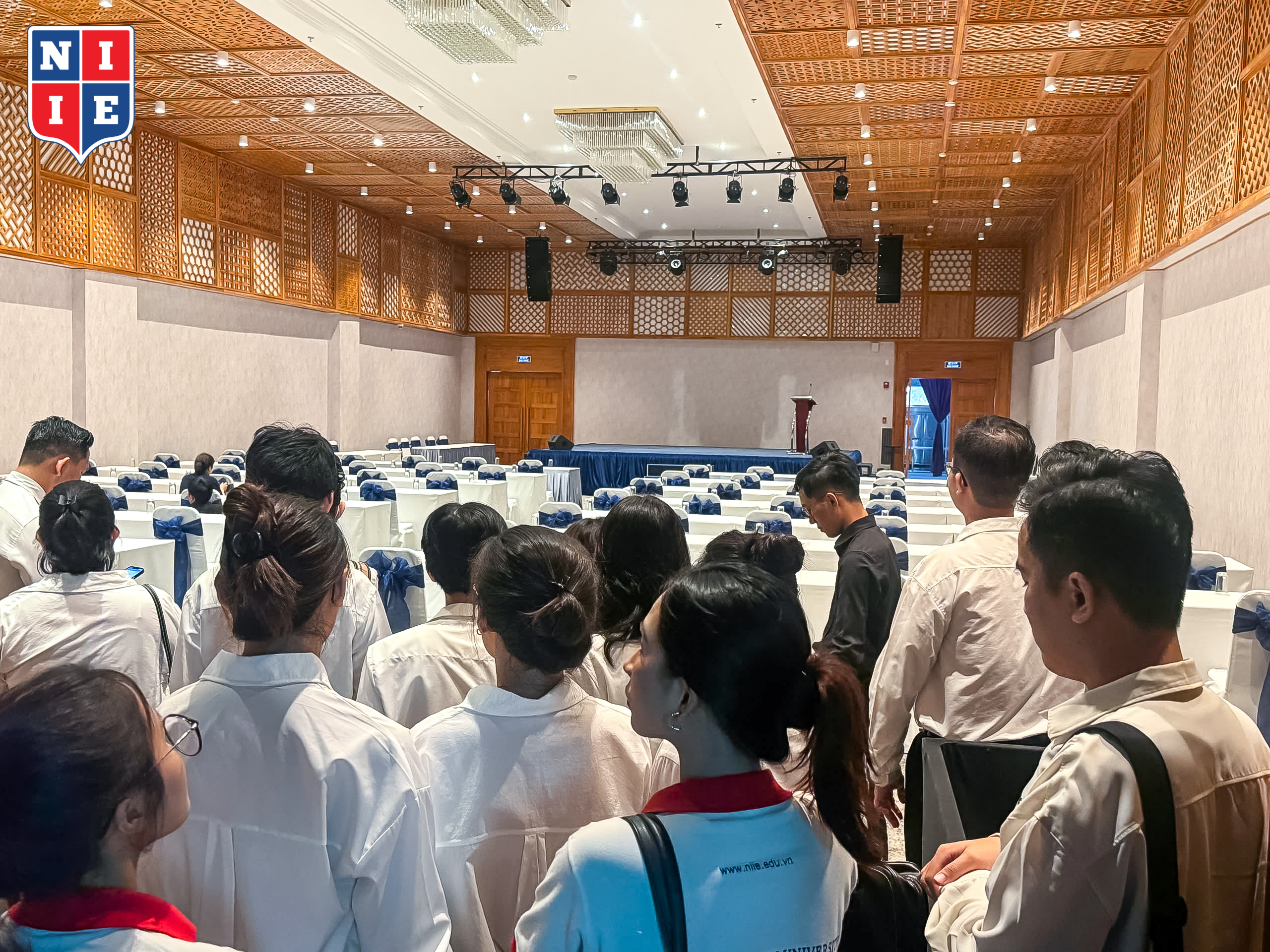 Tiếp đó, các bạn sinh viên đã được tham quan khu vực sảnh tiệc với hơn 15 sảnh cao cấp, sức chứa lên đến 8000 khách.