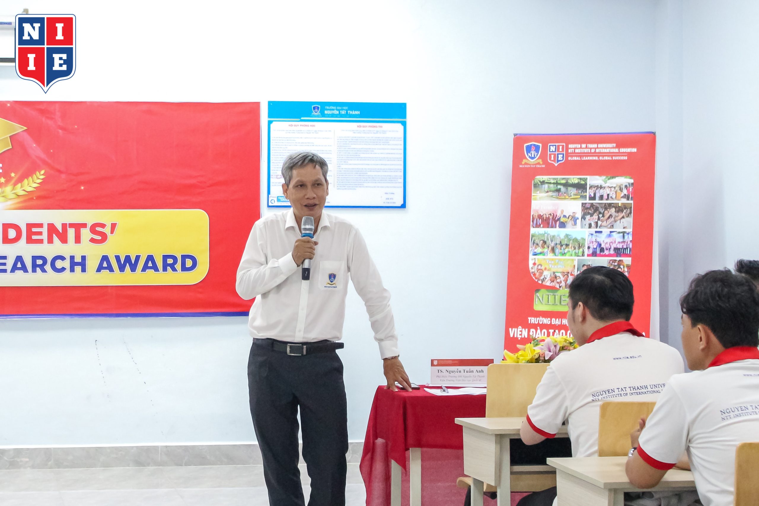 TS. Nguyễn Tuấn Anh phát biểu khai mạc chương trình.