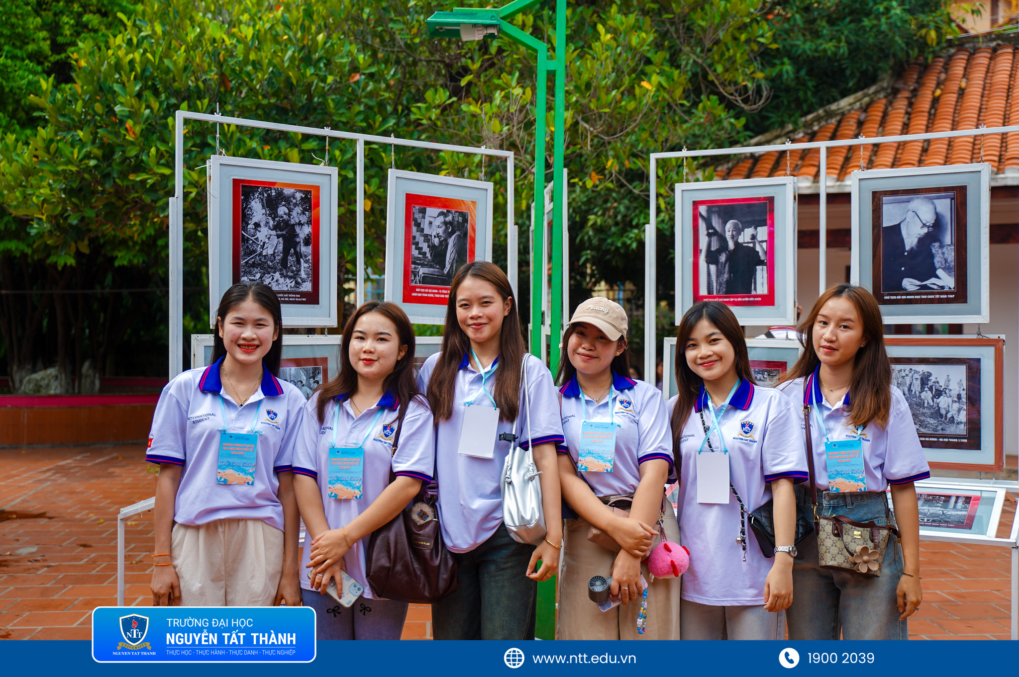 Chuyến đi là một “buổi học” đặc biệt, giúp các bạn sinh viên quốc tế hiểu hơn về bối cảnh lịch sử, văn hóa Việt Nam.