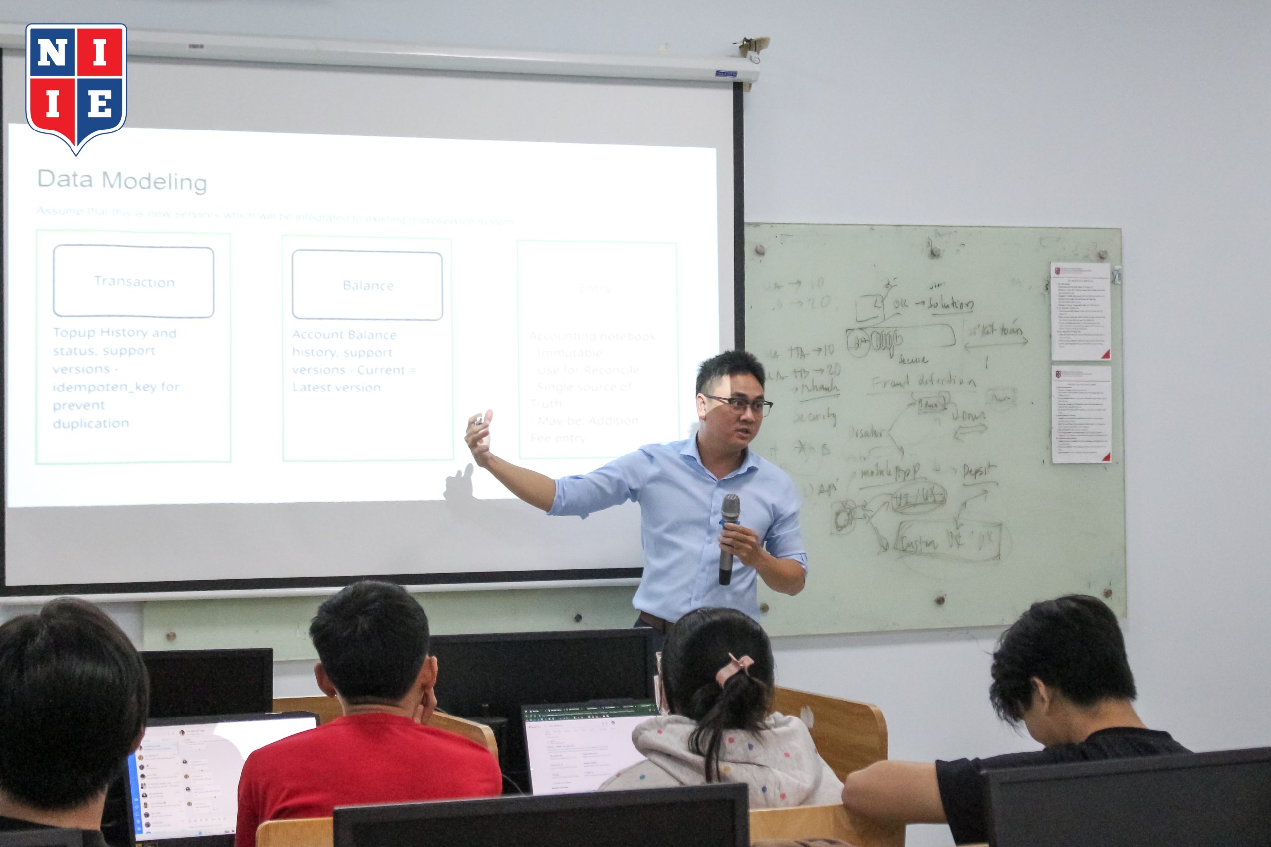 Làm phần mềm không chỉ là code, mà còn là câu chuyện về kiến trúc - về cách tổ chức, sắp xếp và tối ưu hệ thống sao cho thân thiện.