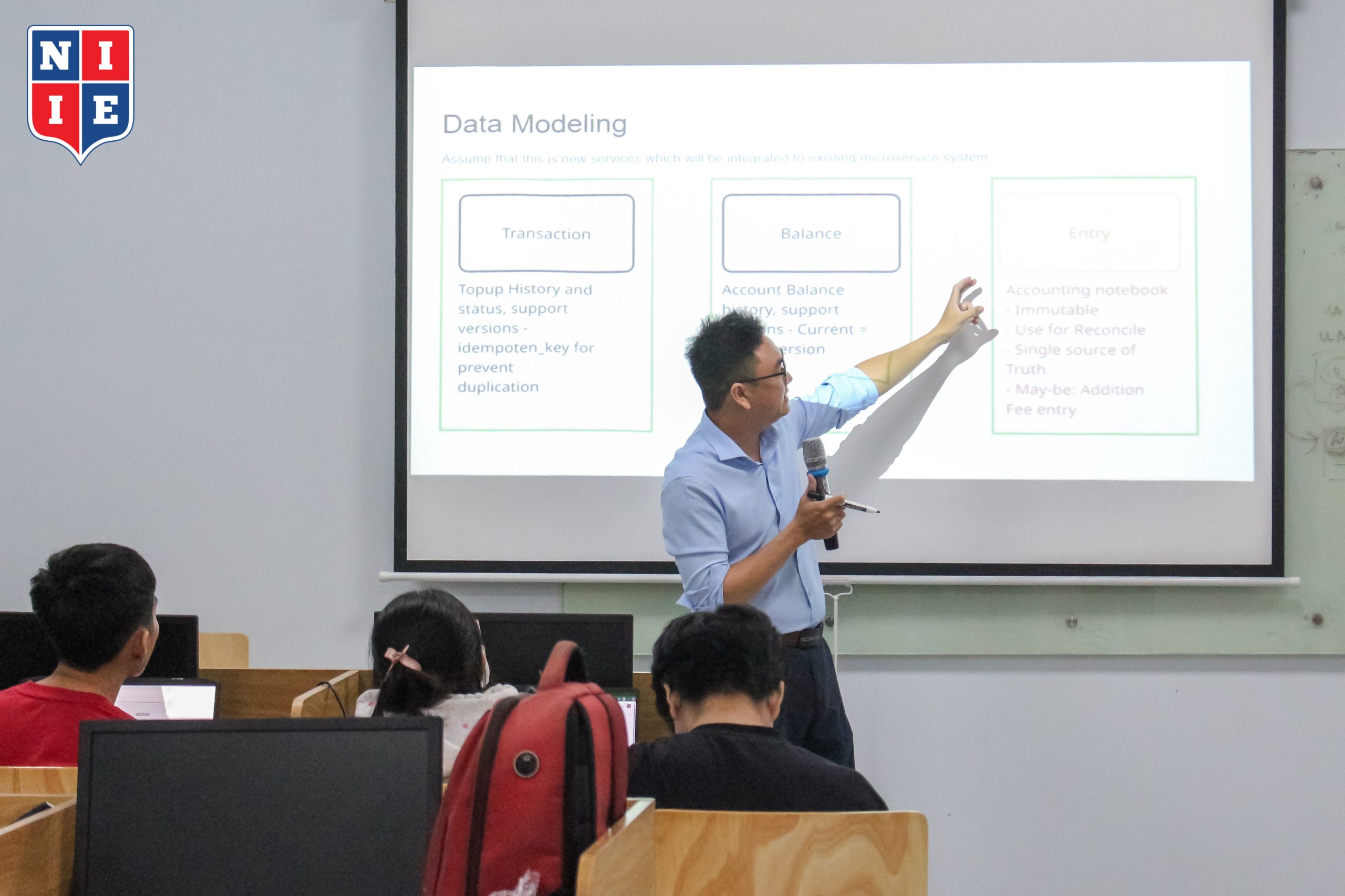 Buổi workshop đã mang đến rất nhiều kiến thức bổ ích, từ kiến trúc phần mềm truyền thống cho đến các khái niệm mới như Domain-Driven Design hay CQRS.