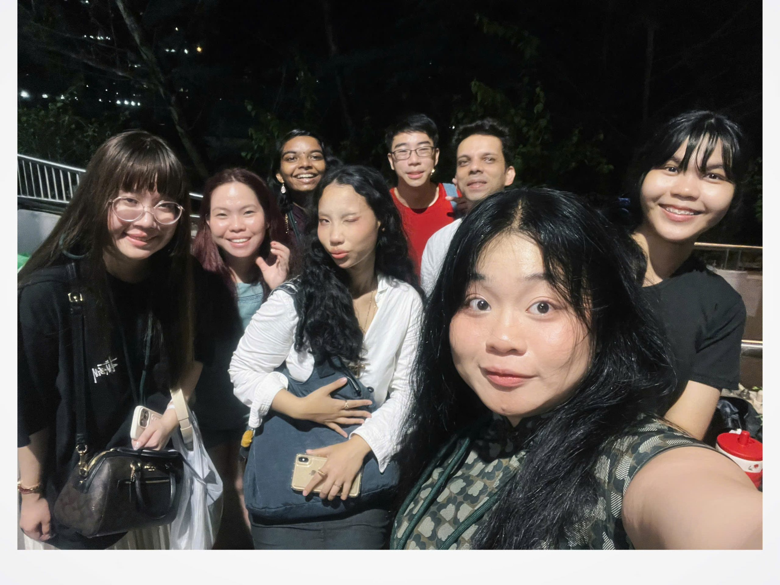 Được gặp gỡ, học hỏi và giao lưu văn hóa cùng những người bạn quốc tế - đây chắc chắn sẽ là một trải nghiệm đầy giá trị, hữu ích và không thể quên đối với Sinxay và Phúc Quỳnh.