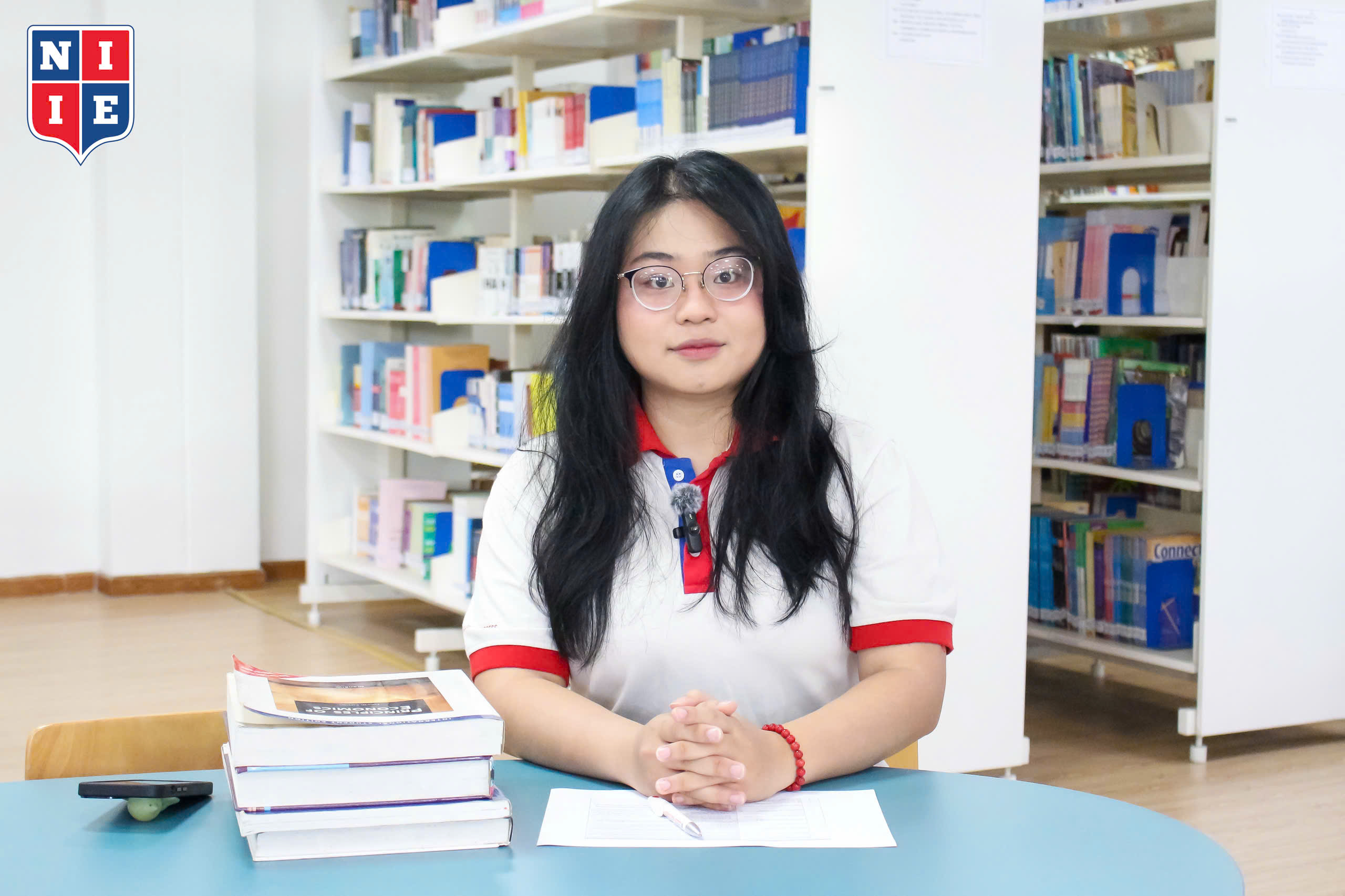 Phúc Quỳnh – cô gái vừa duyên dáng, dễ thương và cực kỳ tài năng hiện đang là sinh viên năm 3 ngành Logistics và Quản lý chuỗi cung ứng tại NIIE