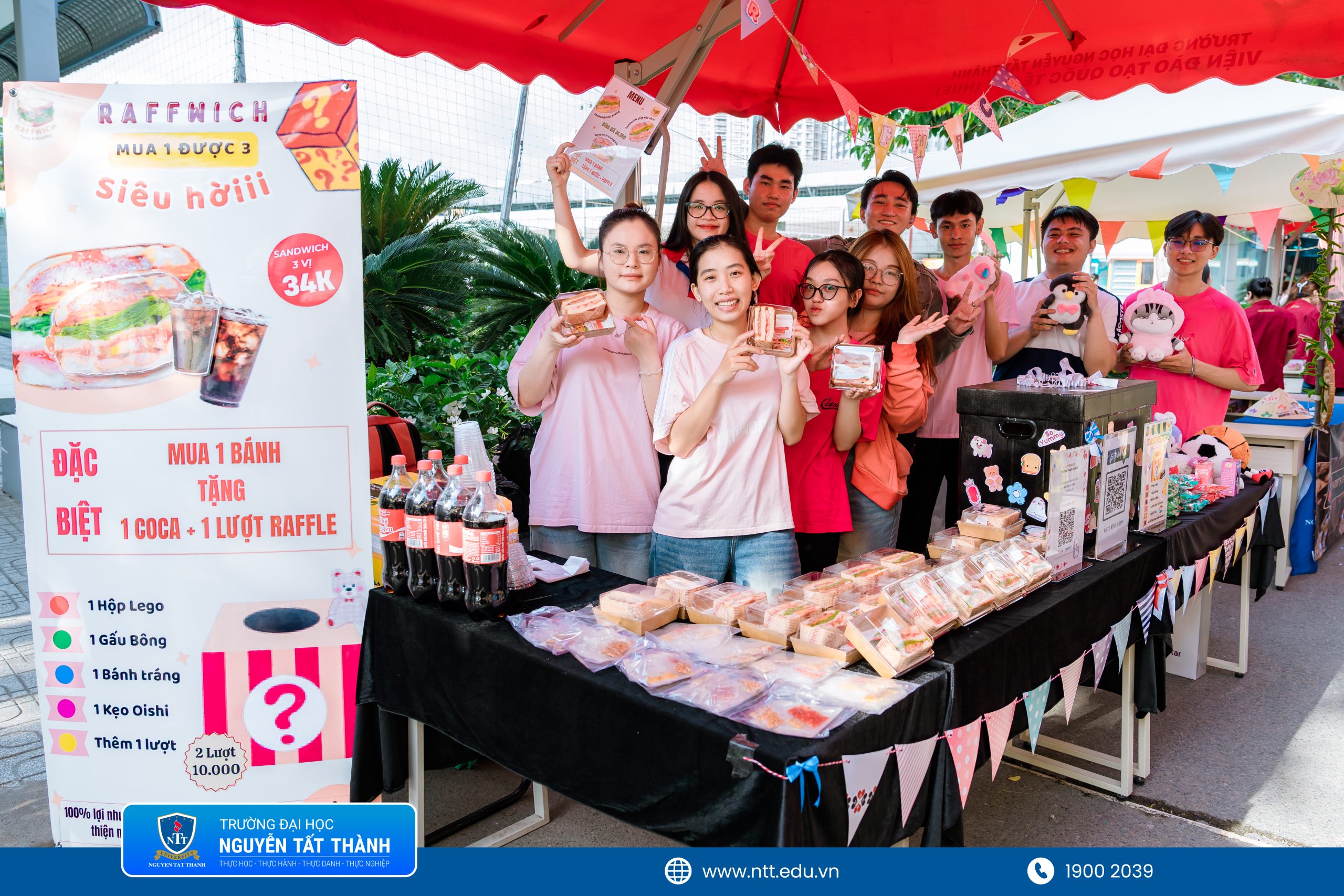 Raffwich và Bốc Bát “bắt trend” cực kì nhanh với ý tưởng “xé túi mù”