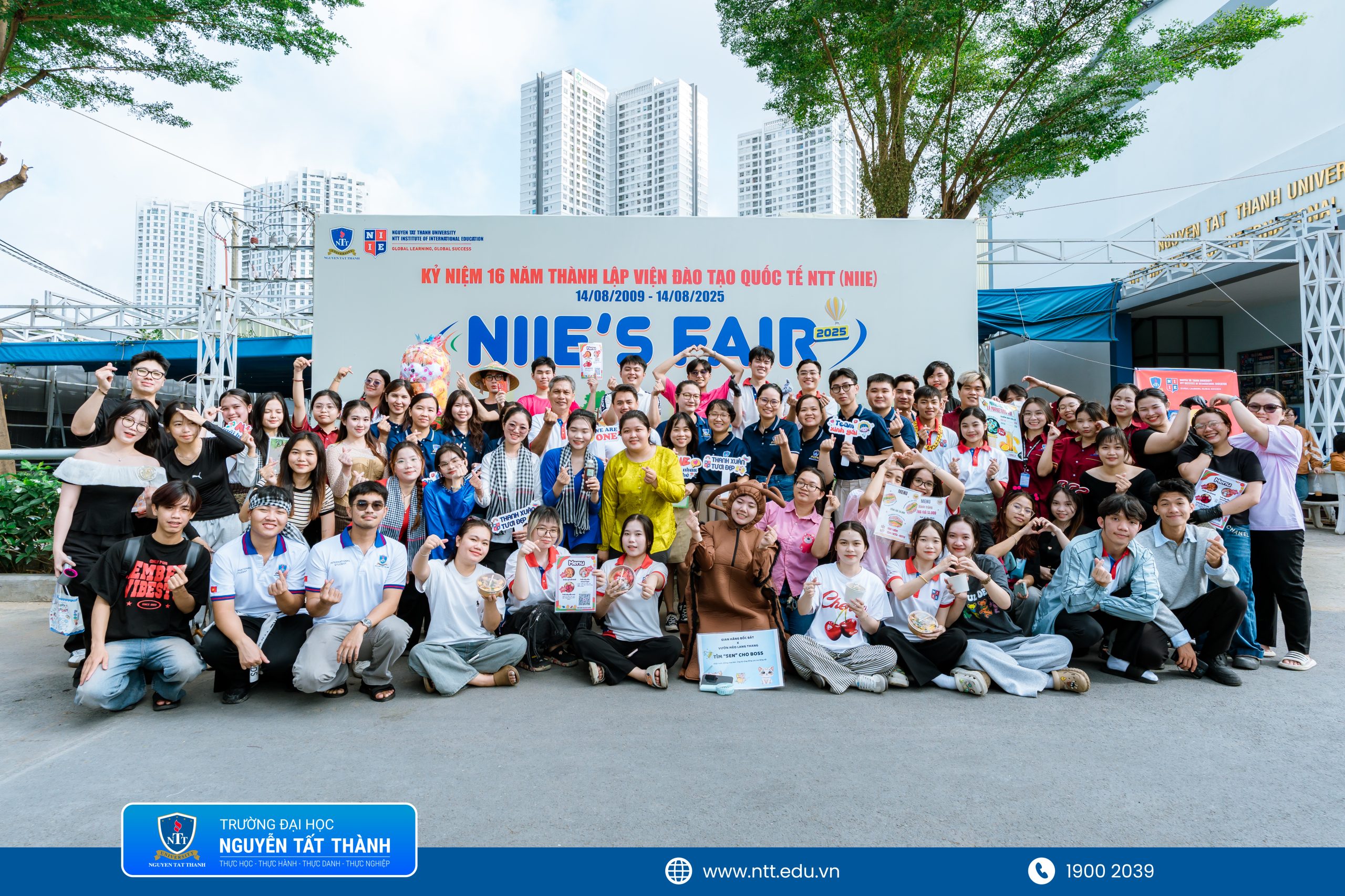 NIIE’s Fair 2025 được khép lại với không khí rộn ràng, tiếng cười giòn tan và năng lượng tích cực lan tỏa khắp khuôn viên trường.