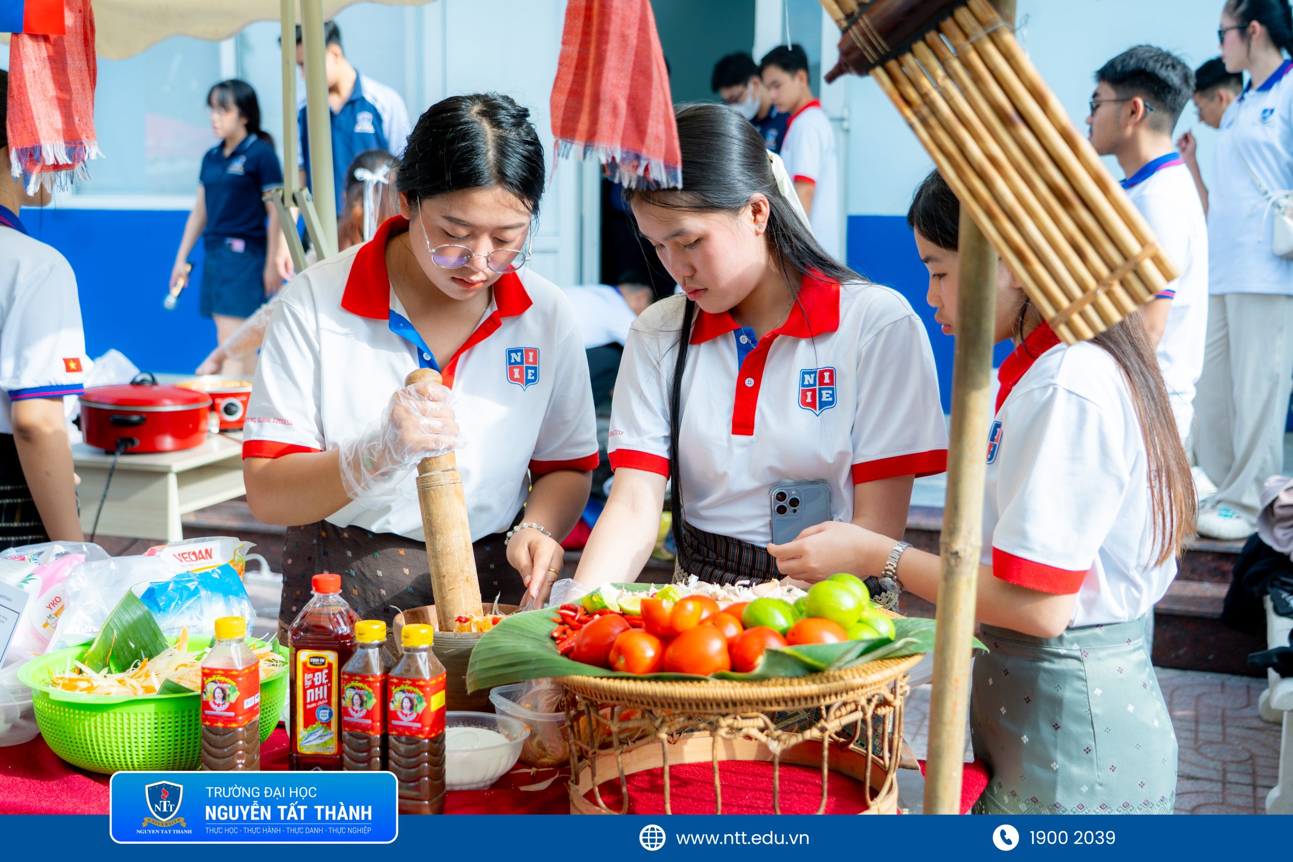 Một “không gian văn hóa” Lào tại NIIE’s Fair 2025