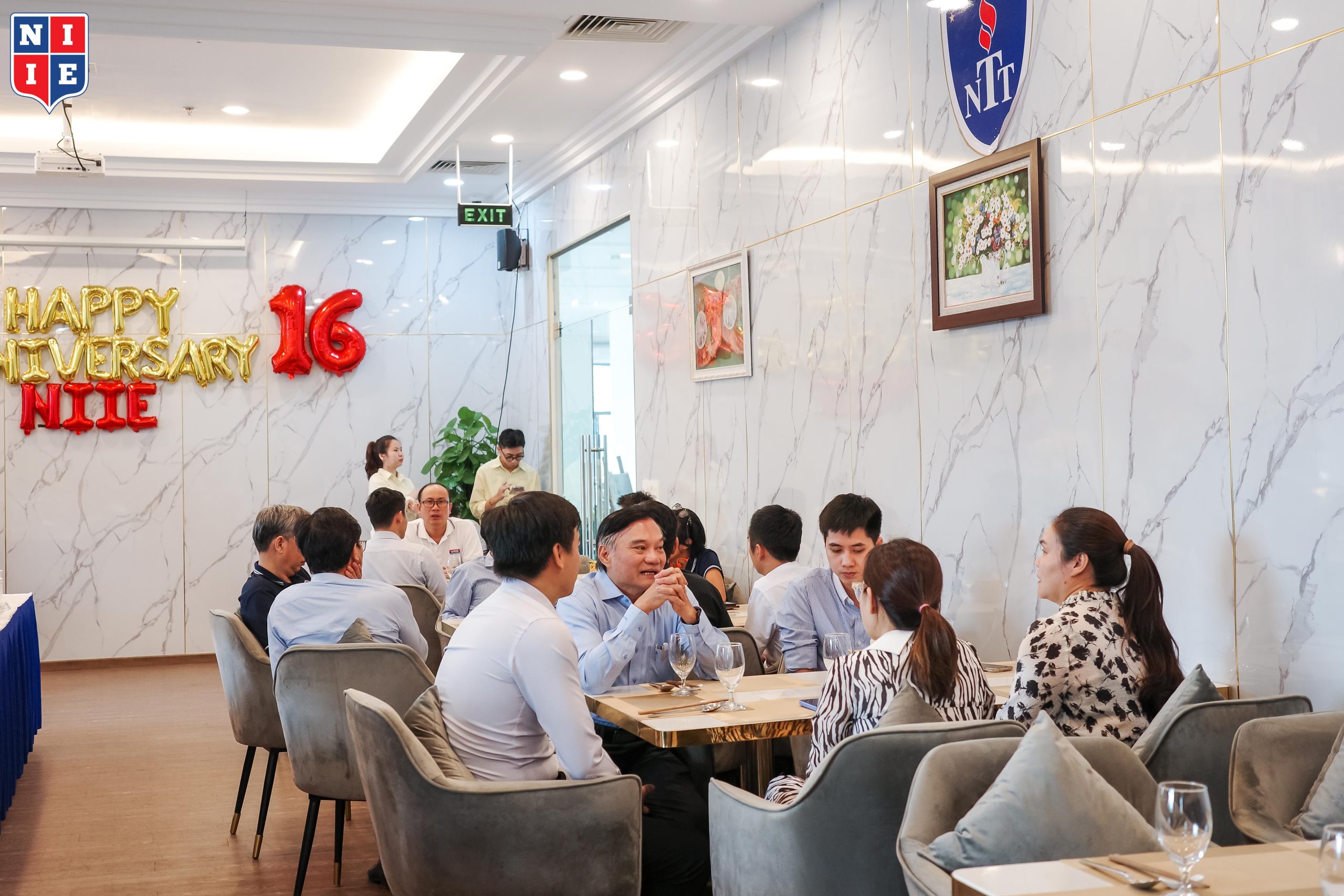 Buổi họp mặt hân hạnh có sự tham gia của Ban lãnh NTTU, NIIE, quý thầy cô Trưởng ngành, giảng viên; cùng quý anh chị các phòng ban, các đối tác doanh nghiệp thân thiết