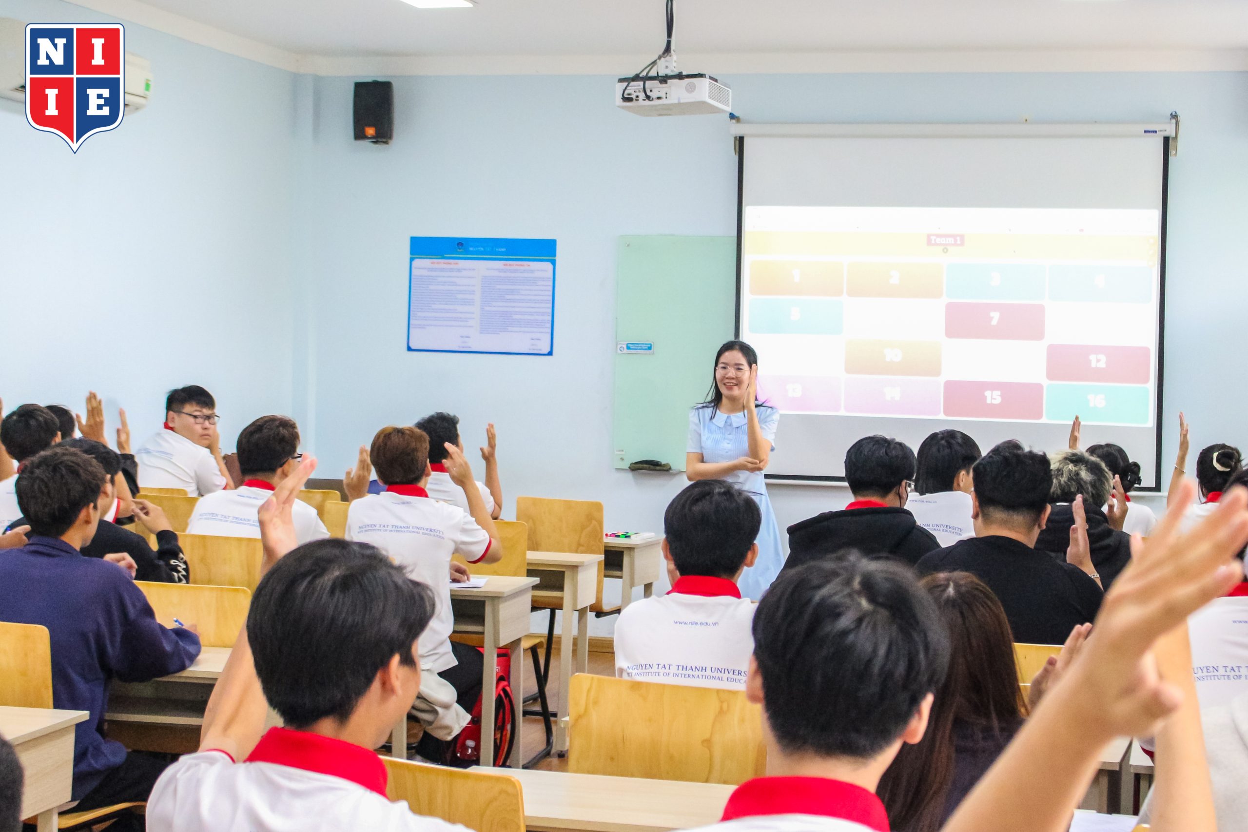 Một chút rộn ràng, một chút háo hức xen lẫn chút bỡ ngỡ tại buổi học đầu tiên của Tân sinh viên K25