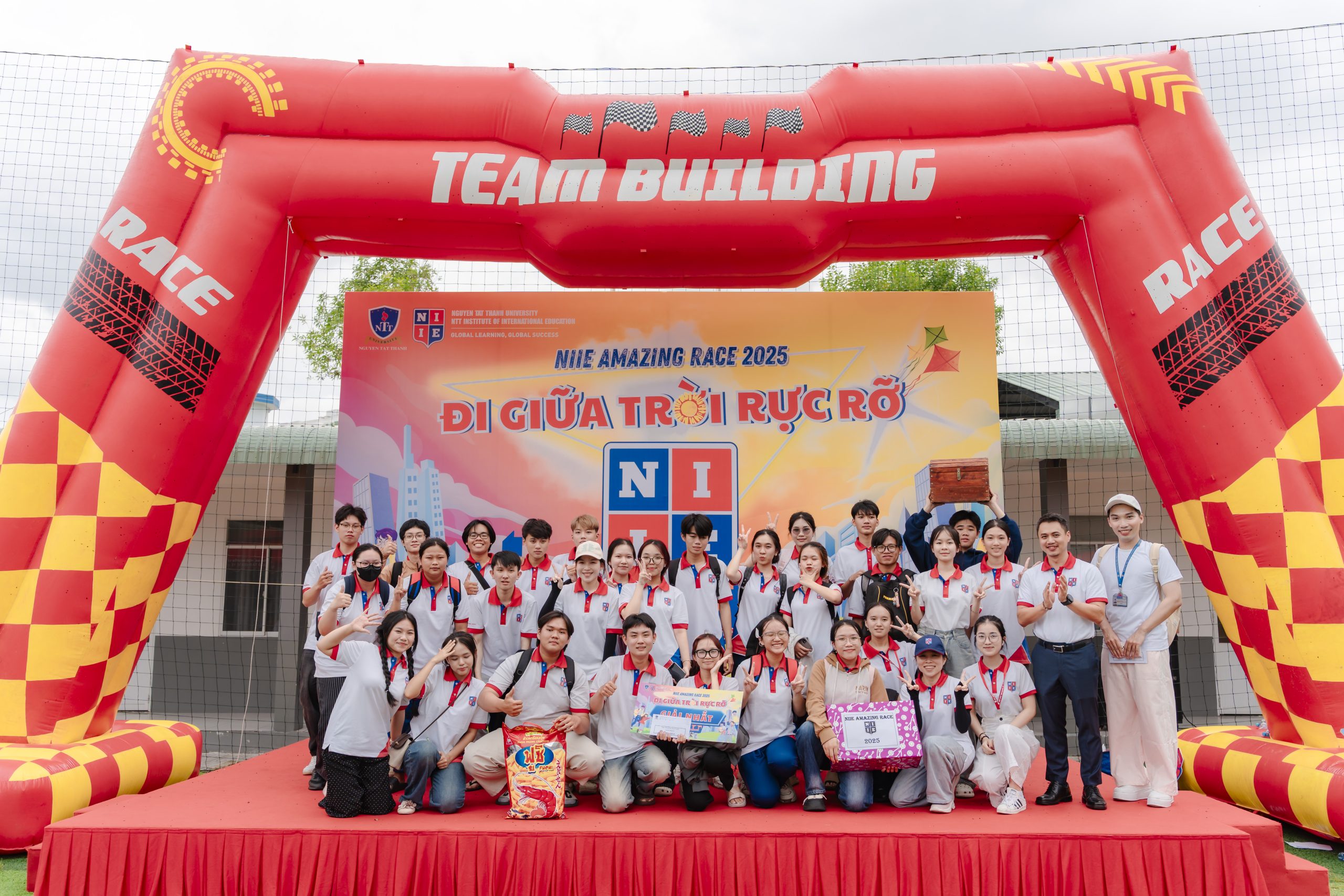 Hi vọng rằng, sau này mỗi khi K25 nhìn lại những bức hình này, các bạn sẽ đều mỉm cười và tự hào