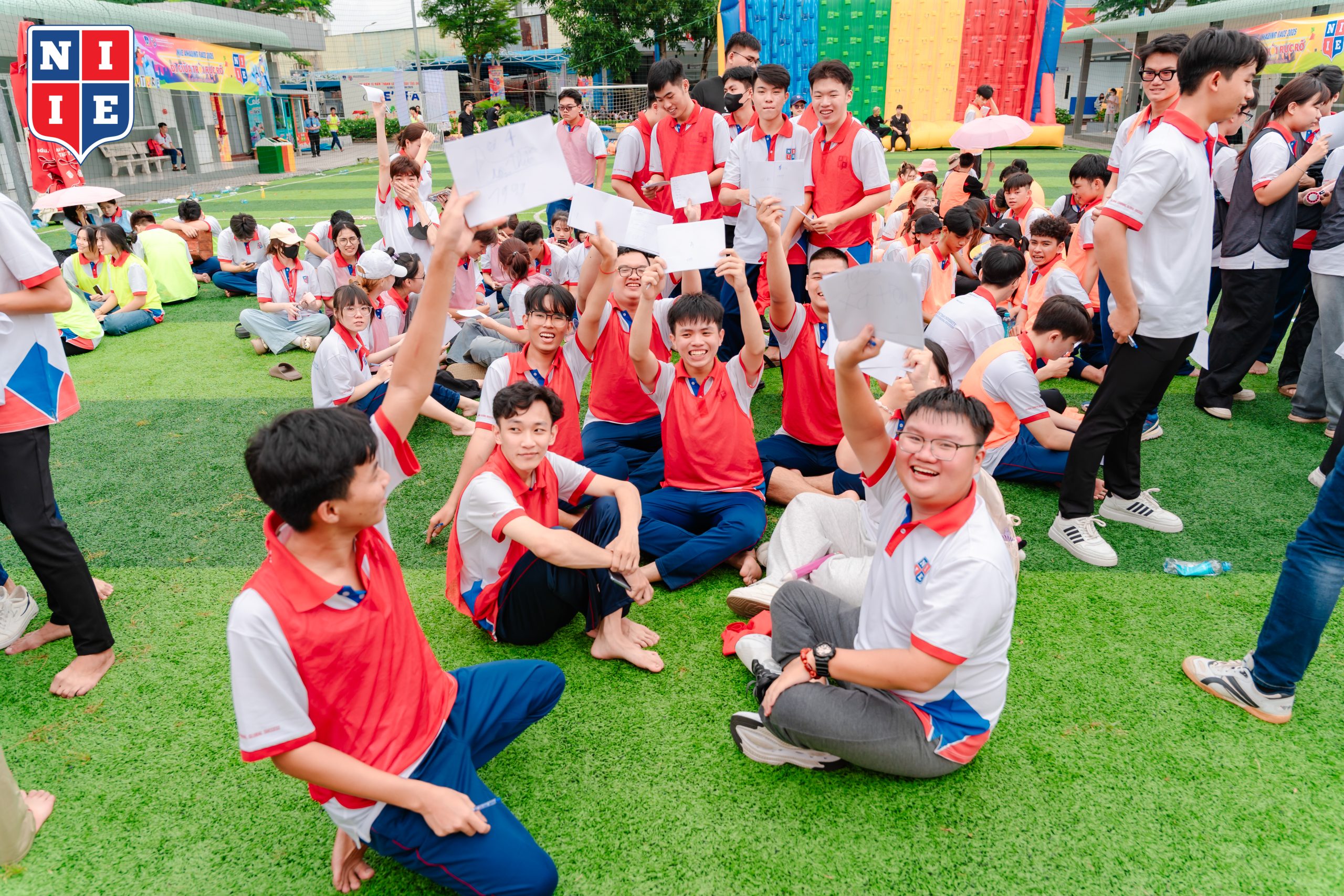 Không chỉ là các thử thách về thể chất, Amazing Race 2025 còn mang đến các câu đố trí tuệ