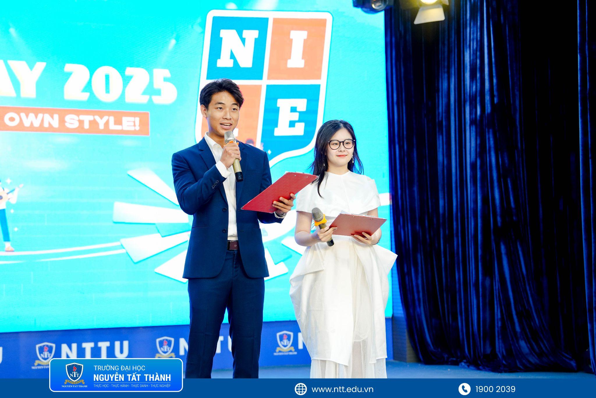 MC của Runway 2025 là Di Tâm và Sinxay, hai sinh viên xuất sắc toàn diện của NIIE