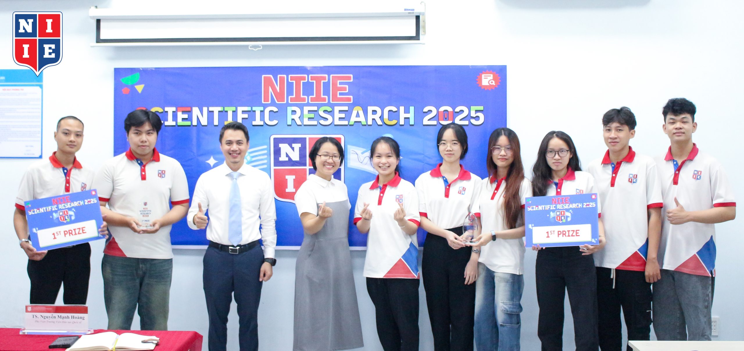Hình ảnh 2 đội đạt giải nhất của cuộc thi