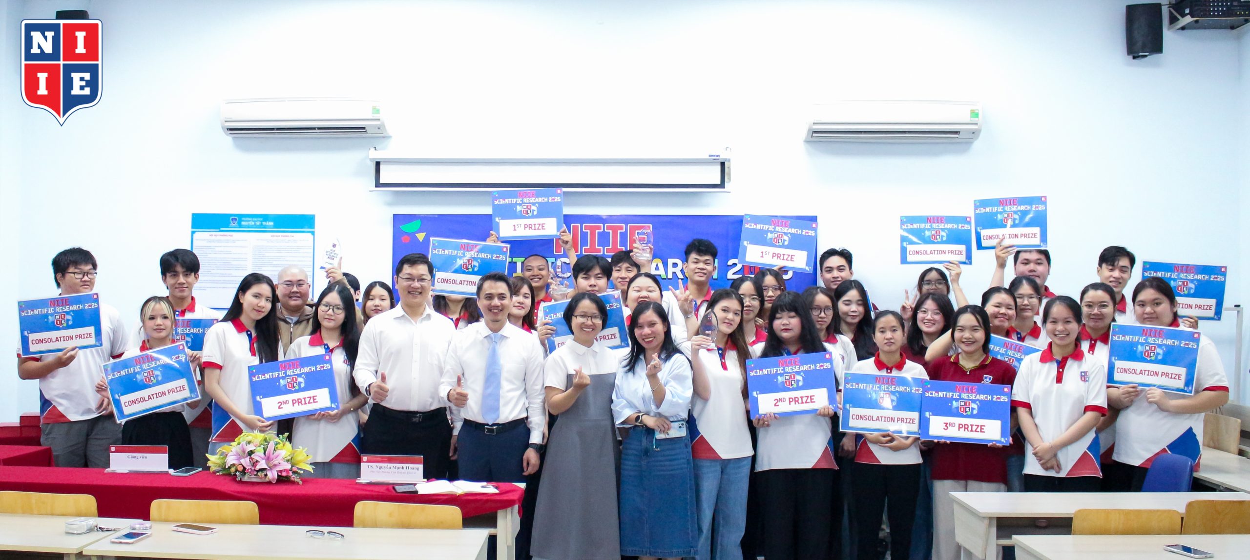 Toàn cảnh Lễ trao giải Nghiên cứu Khoa học 2025