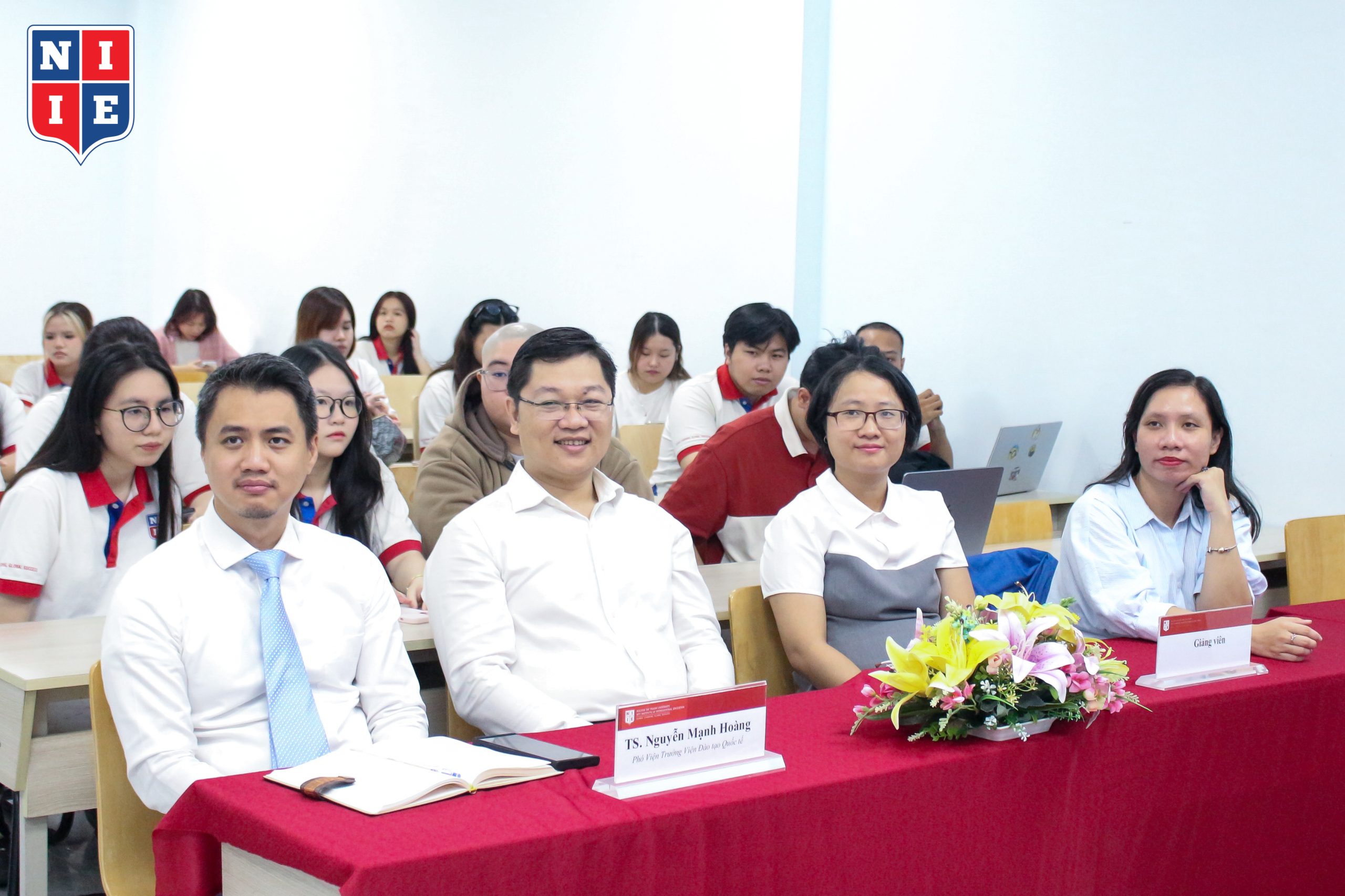 Chương trình có sự tham dự của Ban lãnh đạo NIIE cùng đội ngũ giảng viên hướng dẫn tận tâm