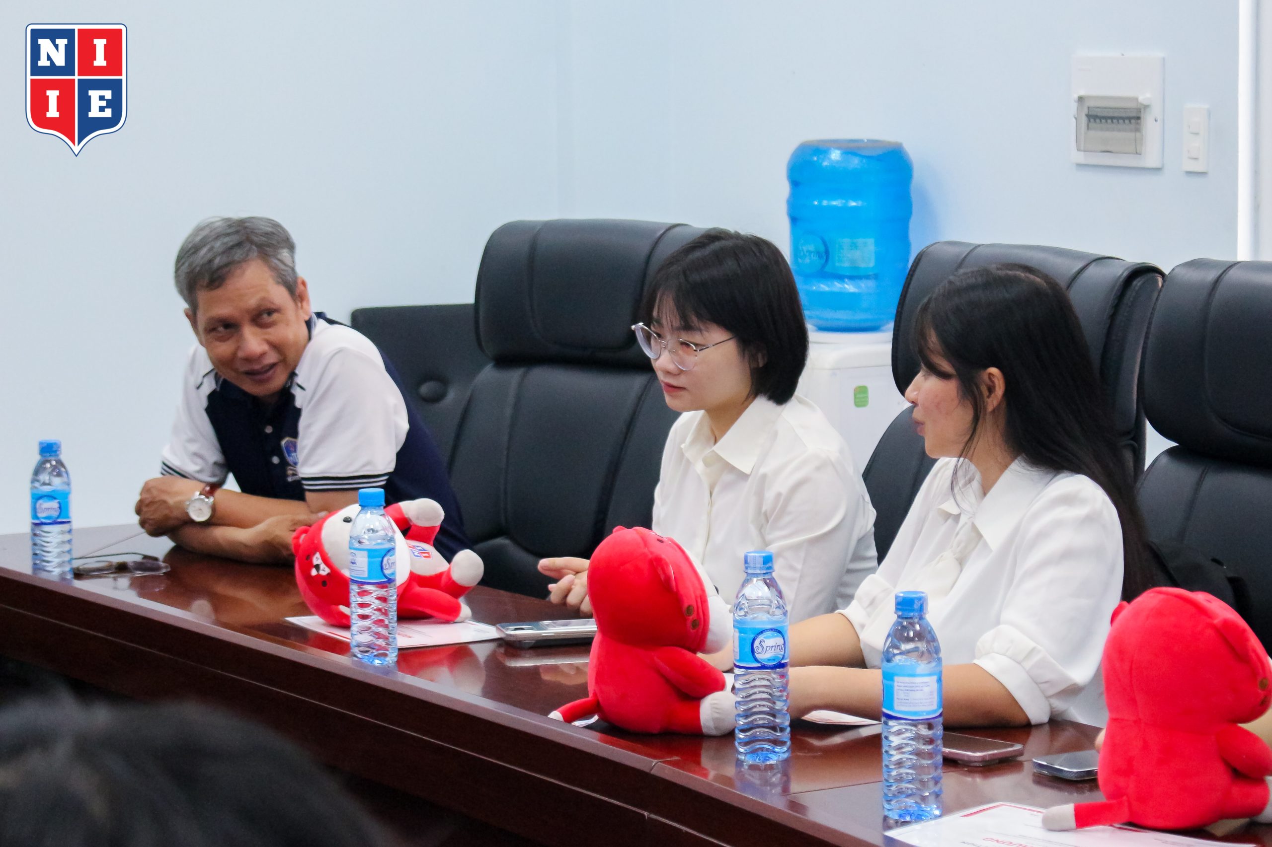 TS. Nguyễn Tuấn Anh gửi lời chúc mừng chân thành cũng những lời hỏi thăm ân cần đến sinh viên tốt nghiệp Xuất sắc
