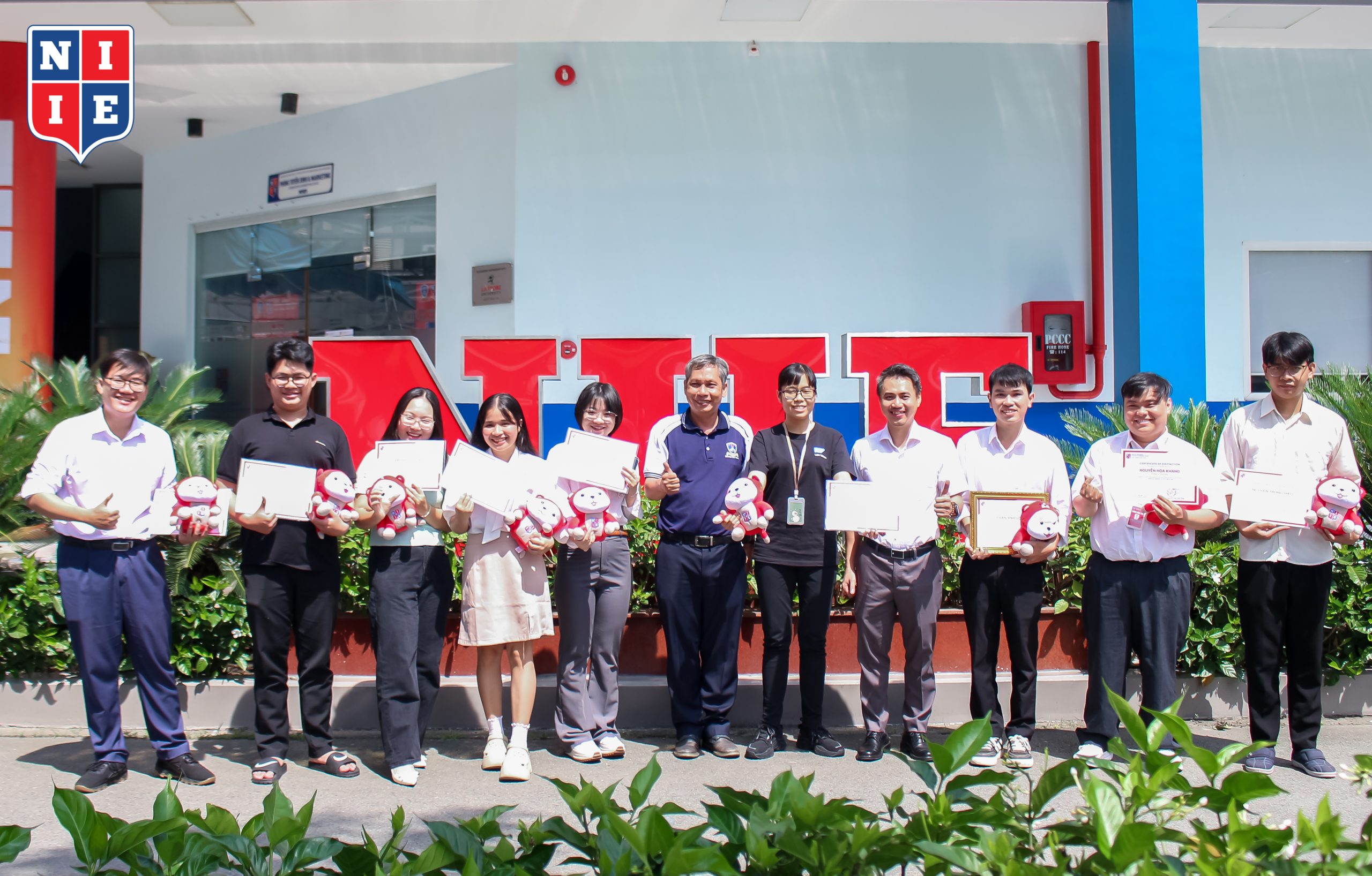 Chúc các bạn thành công trên hành trình sự nghiệp sắp tới và đừng quên rằng NIIE vẫn luôn ở phía sau để ủng hộ các bạn!!!