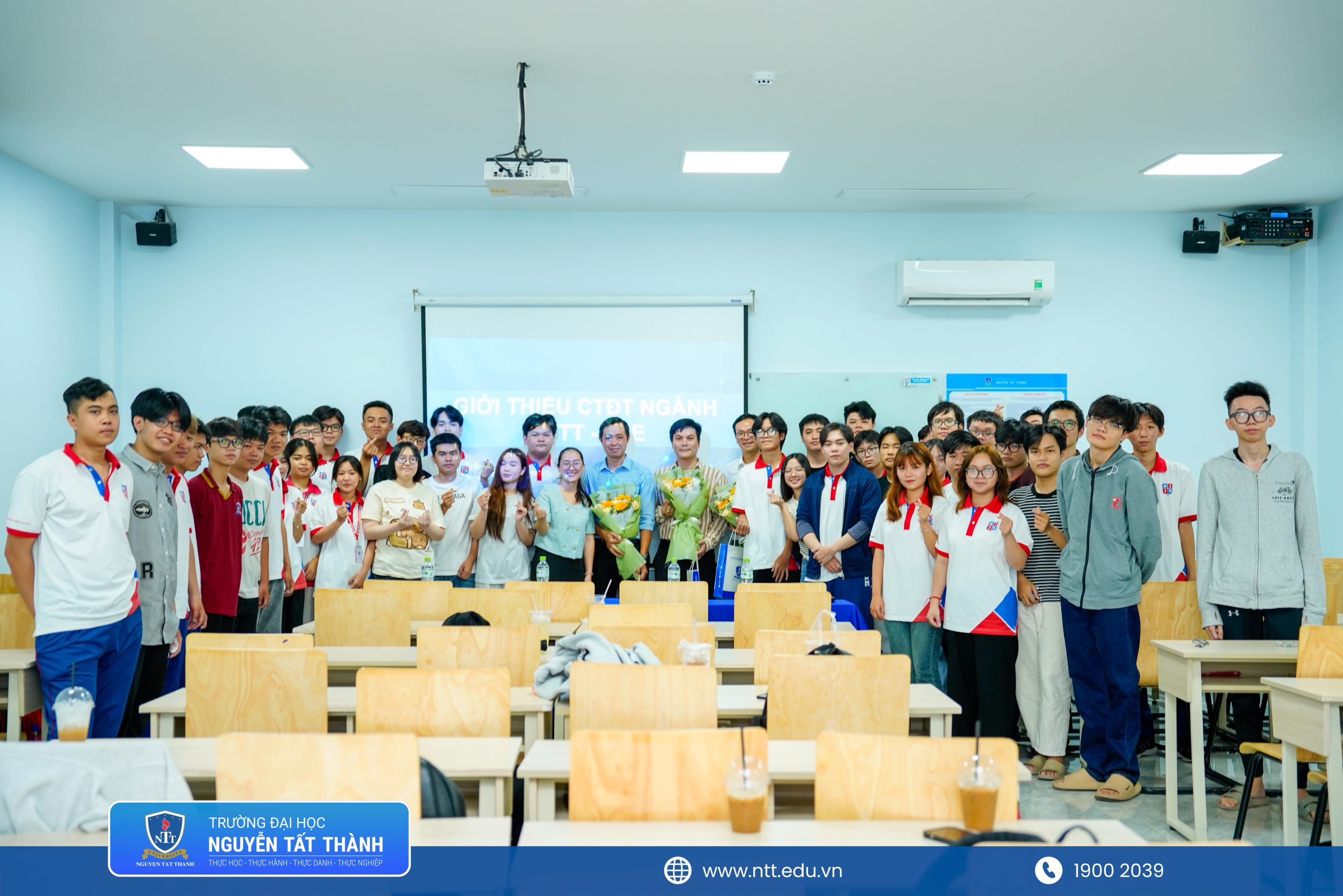 K25 ghi nhận rất nhiều gương mặt trẻ, tài năng ở cả 2 ngành CNTT và CN - KT ô tô. Trong đó có không ít bạn nữ theo học khối kỹ thuật