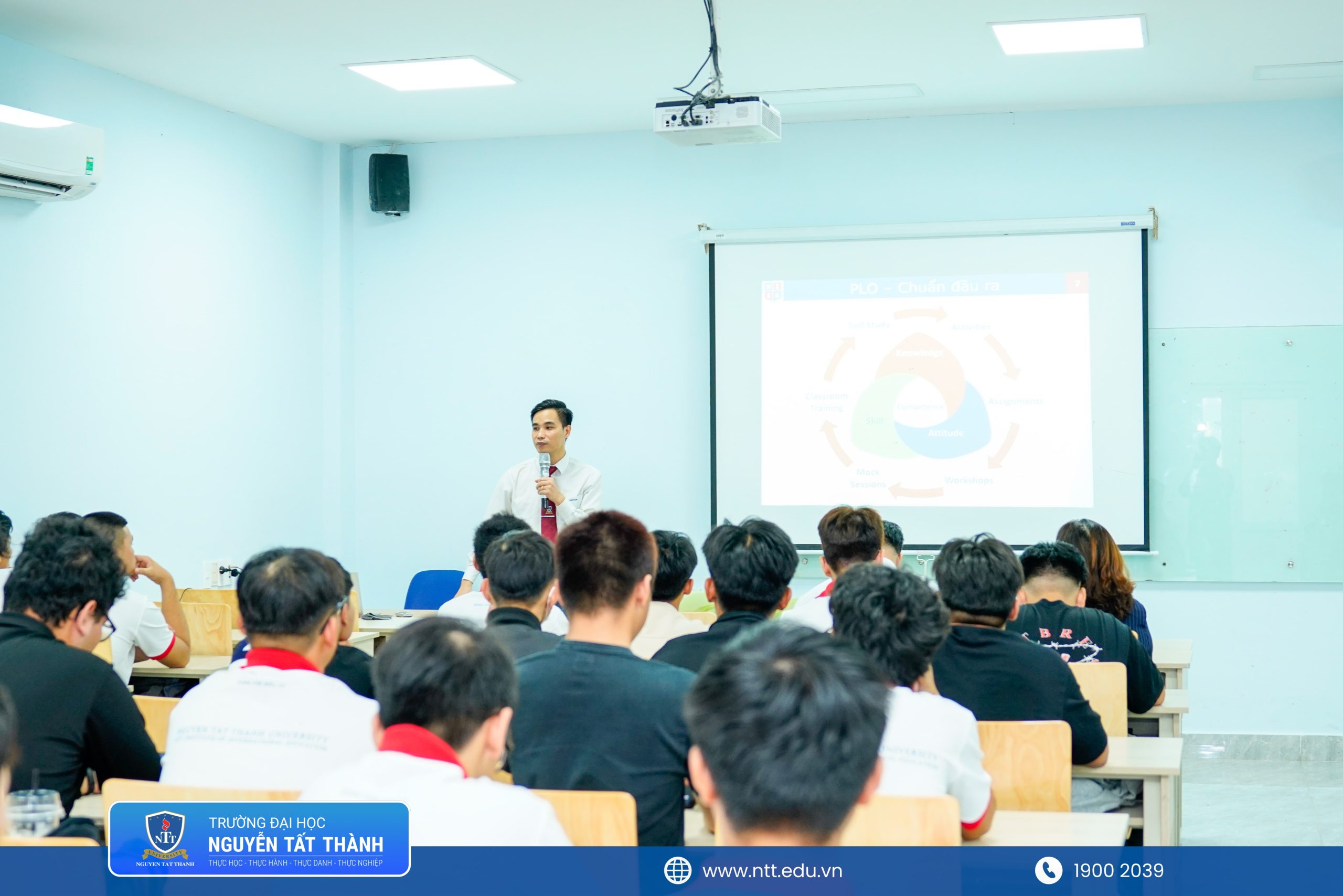 TS. Dương Hoàng Long – Trưởng ngành Công nghệ kỹ thuật ô tô