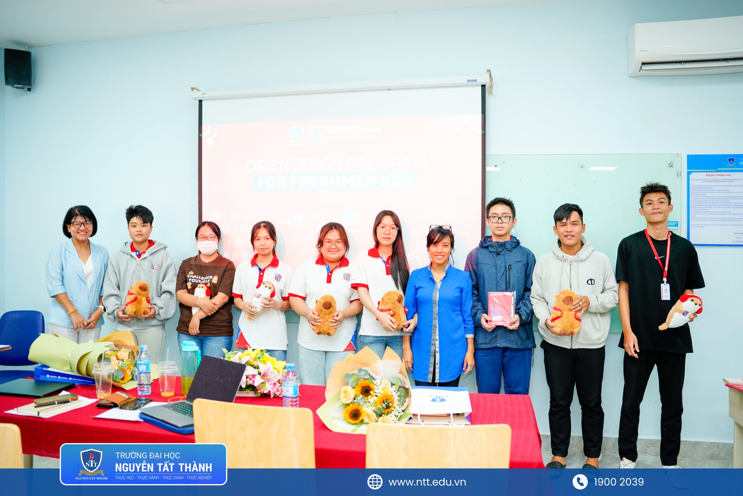 Không những thế, các bạn còn được nhận quà tặng nữa nè