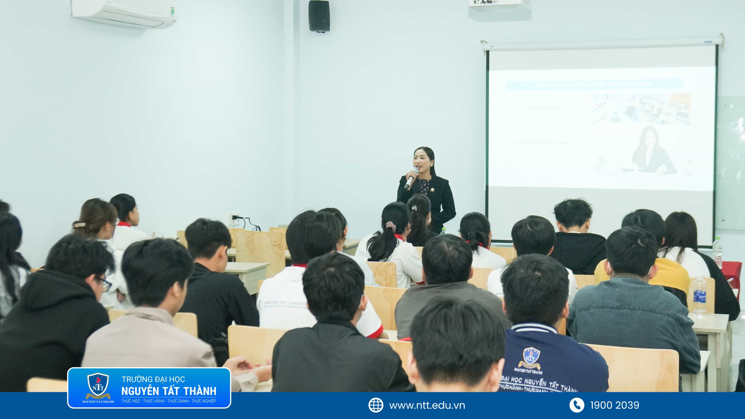 Thành thạo công nghệ, hiểu luật, biết phân tích dữ liệu và có khả năng tư vấn cho lãnh đạo là những kỹ năng mà sinh viên ngành Kế toán cần trang bị