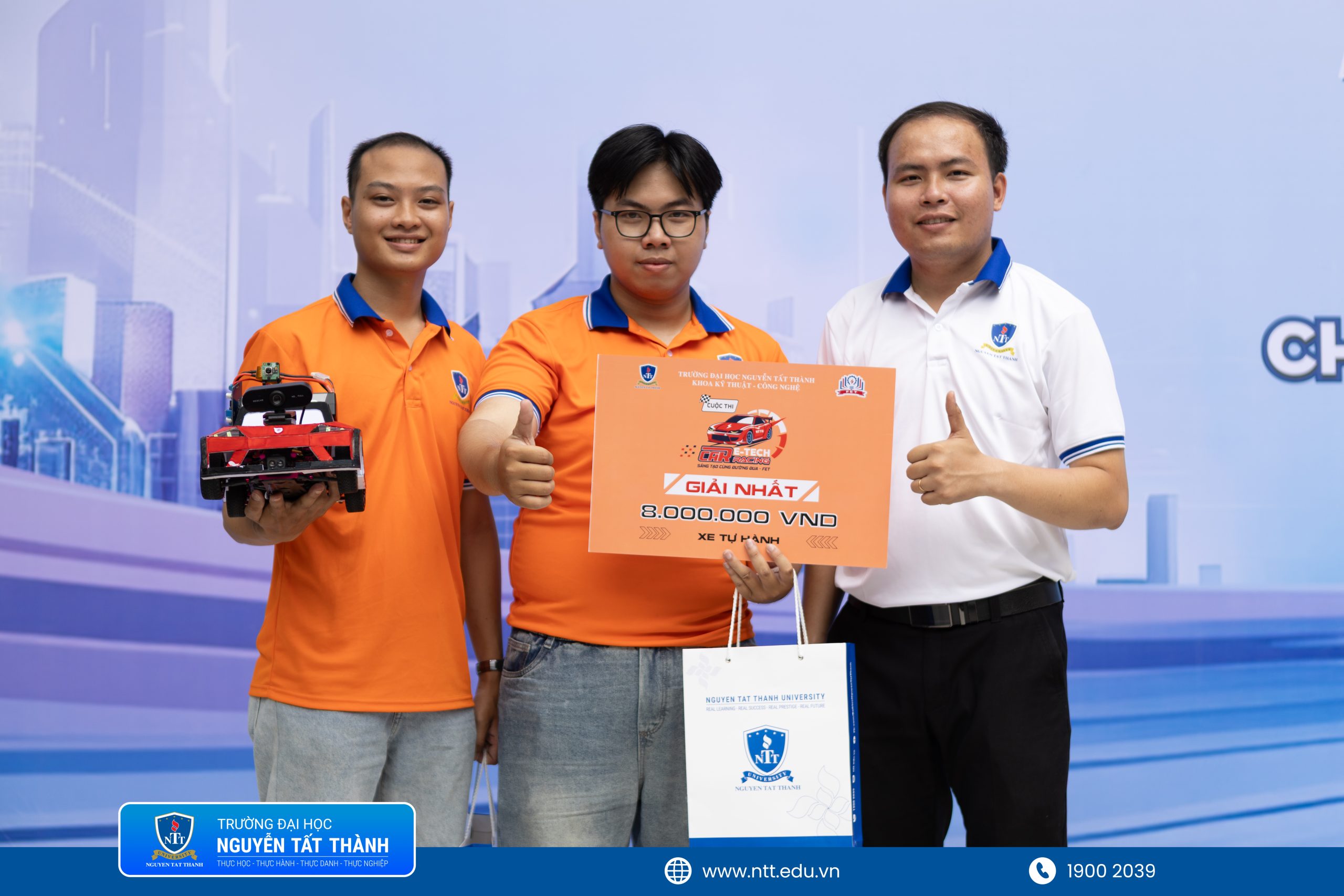 Kết quả hoàn toàn xứng đáng với nỗ lực khi EvoMotion đã đạt giải Nhất ở hạng mục Xe tự hành