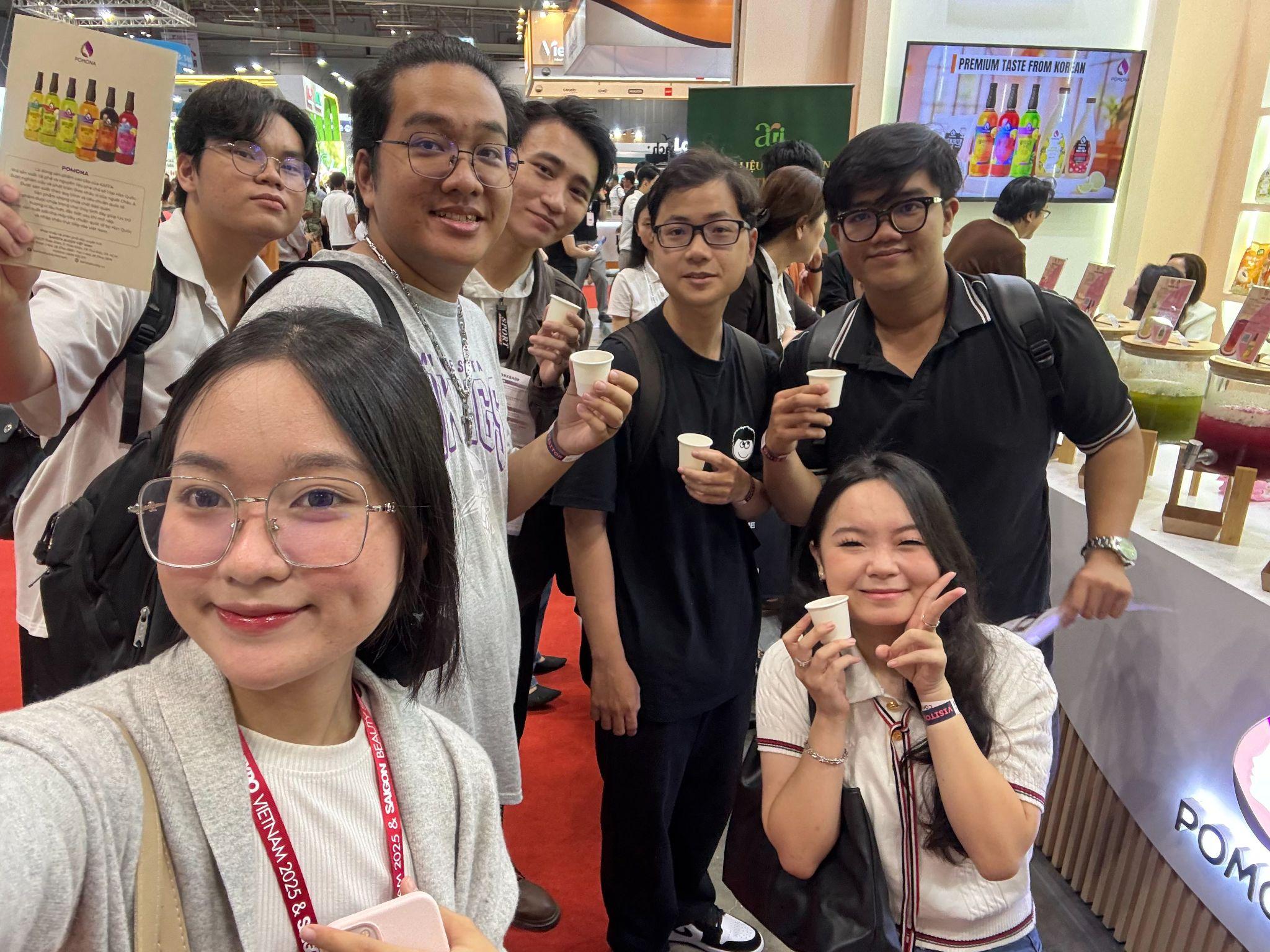 Bên cạnh học tập thì các bạn cũng đã có rất nhiều kỉ niệm đáng nhớ