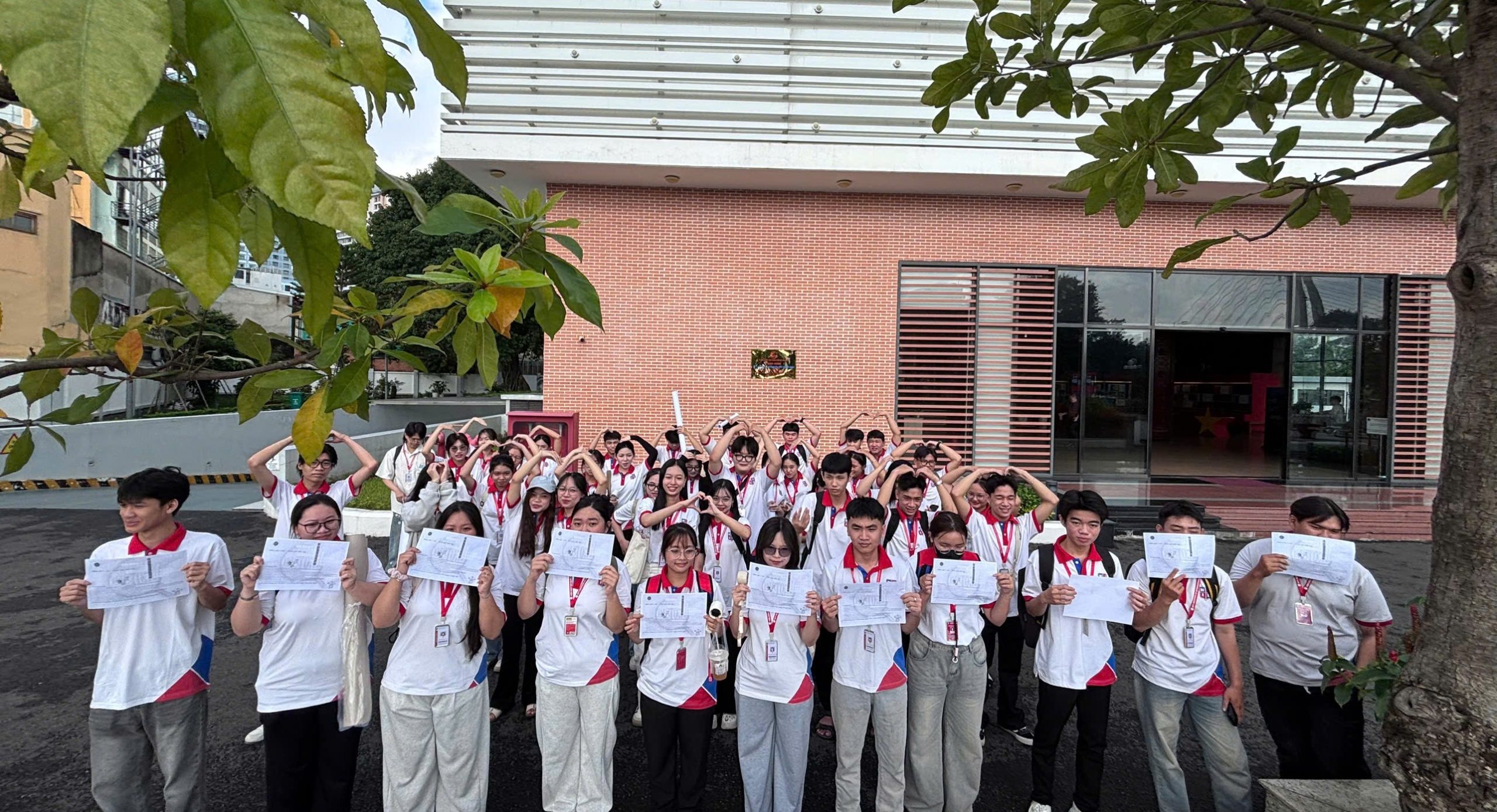 11 nhóm đã giải mã ô chữ thành công Bí danh của chủ tịch TĐT là Thoại Sơn và nhận được huy hiệu chân dung của chủ tịch Tôn Đức Thắng