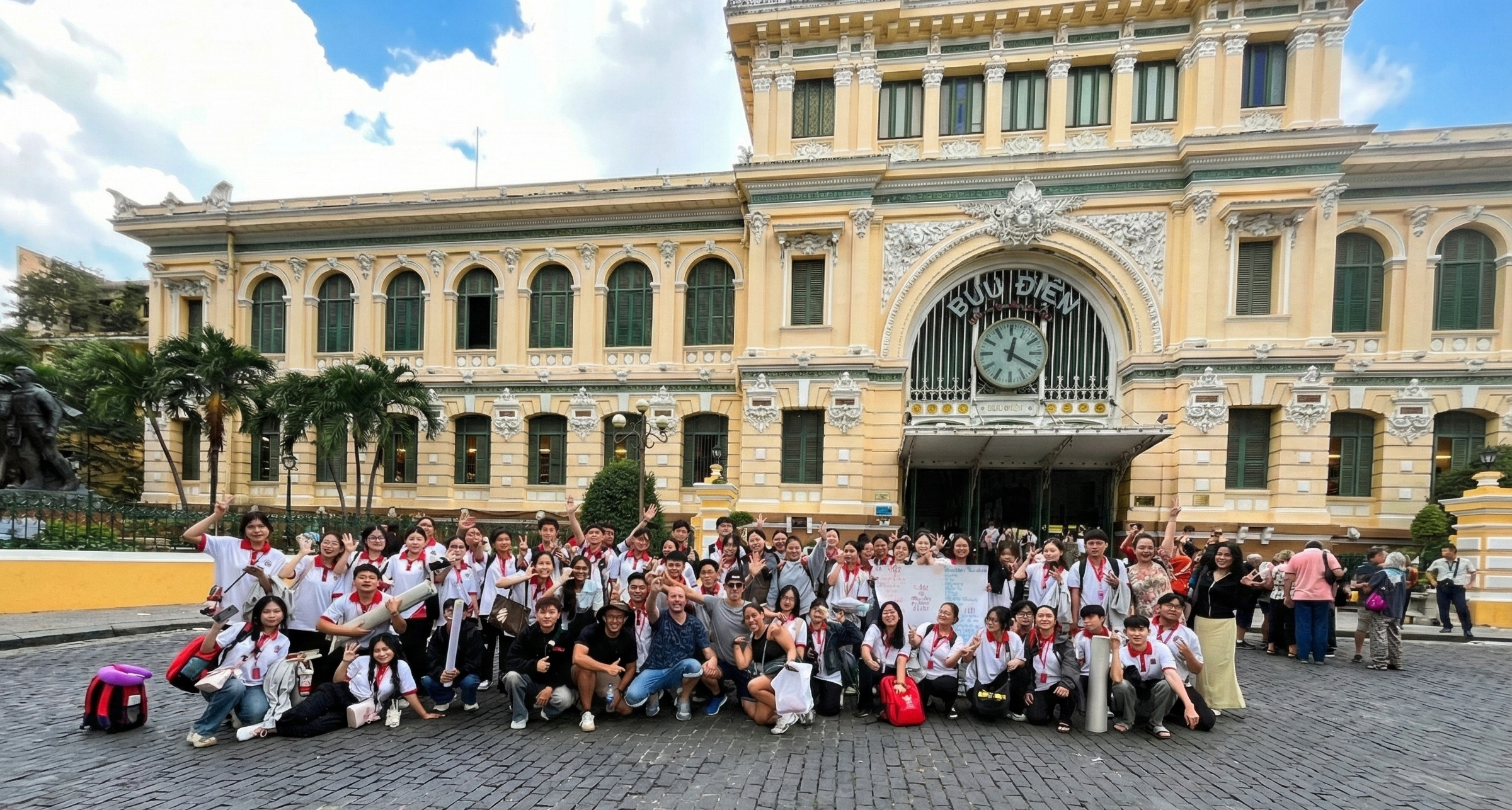 “Học đi đôi với hành” - Sinh viên không chỉ có những giây phút thư giãn mà còn đúc kết được rất nhiều kiến thức, kỹ năng mới sau chuyến đi lần này.