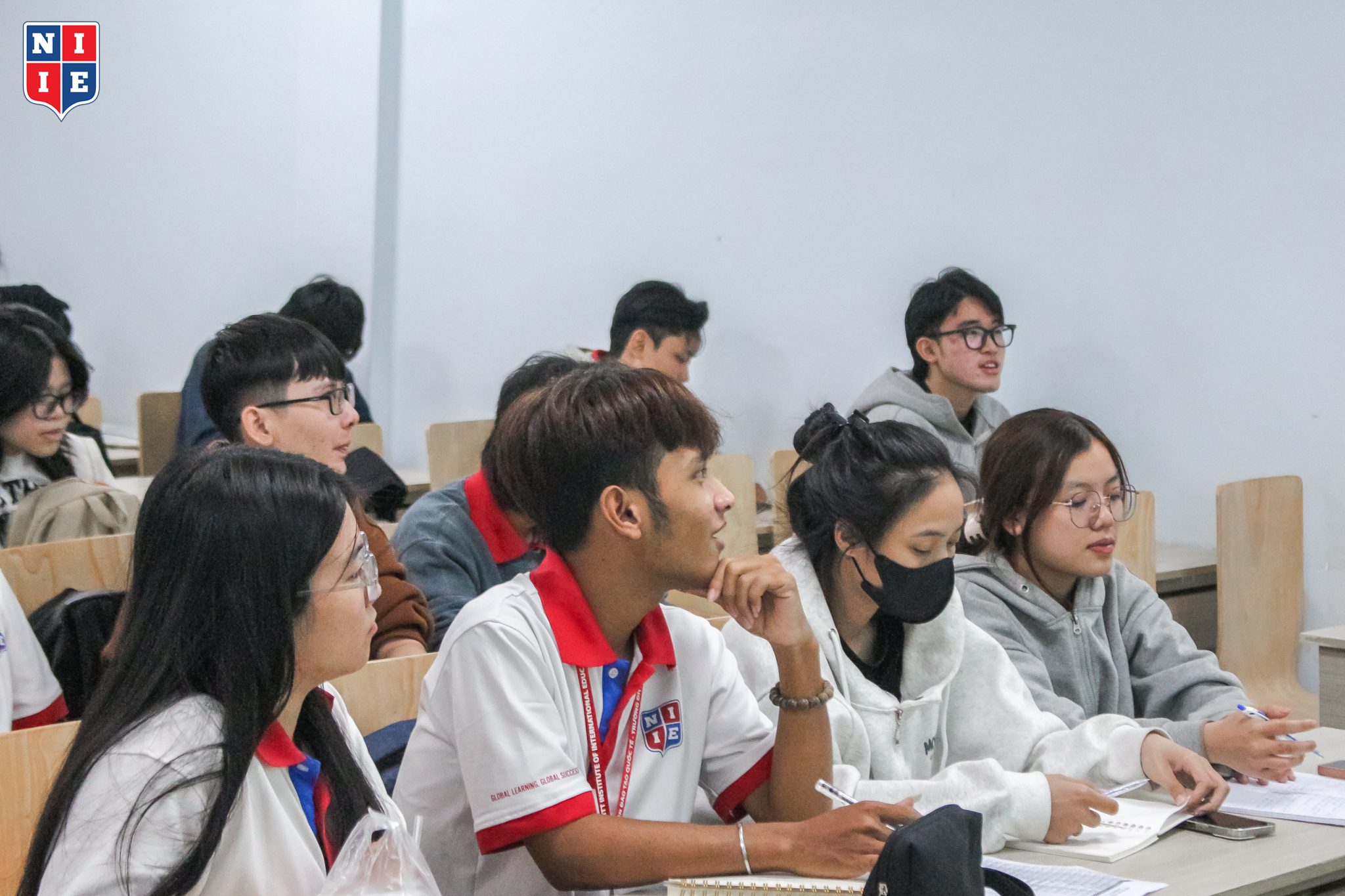 Buổi workshop khép lại bằng phần hỏi - đáp sôi nổi, nơi sinh viên được bảy tỏ ý kiến để làm rõ vấn đề