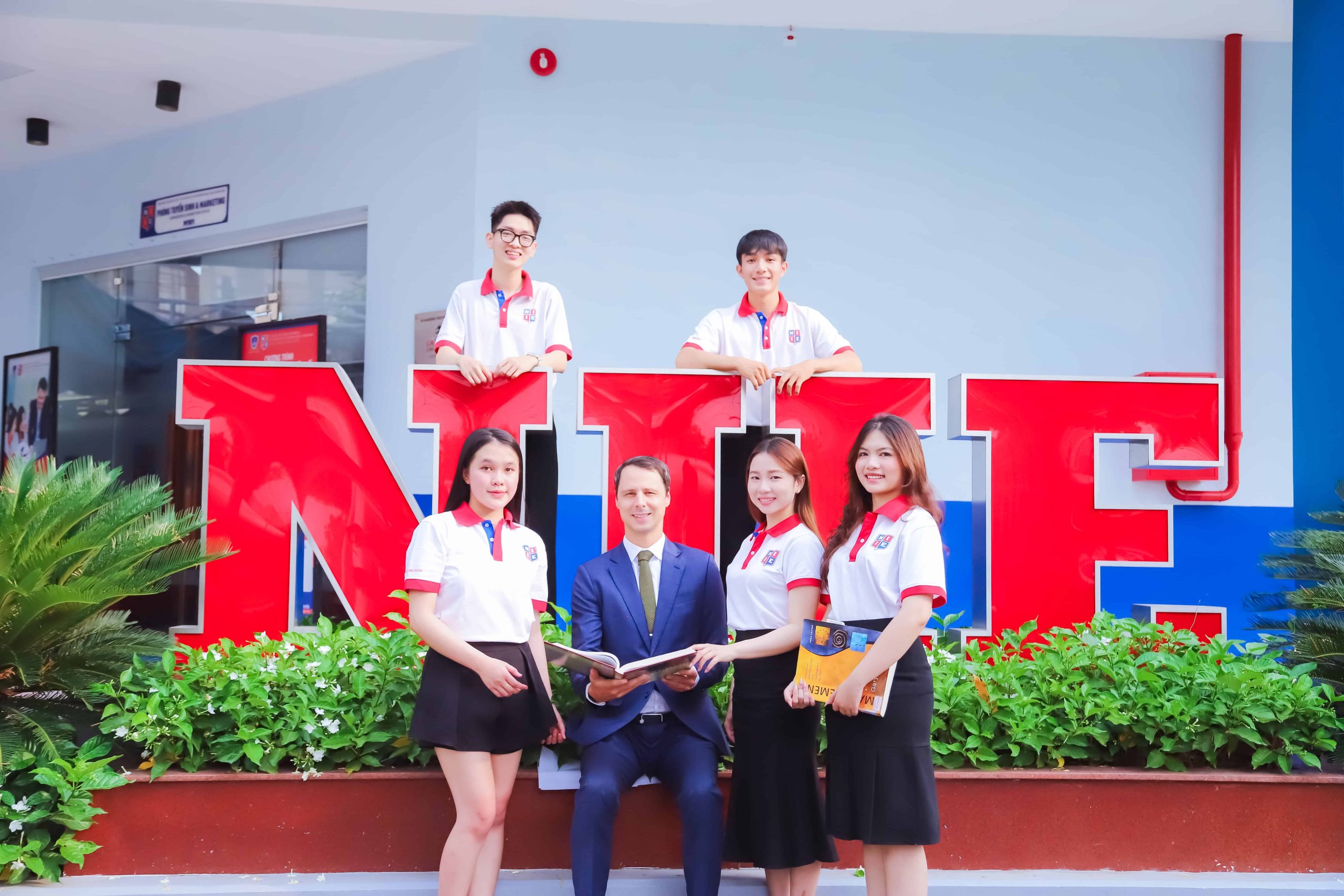 Phương thức xét tuyển đa dạng, 9 ngành học giàu tiềm năng cùng vô số học bổng đang chờ bạn tại NIIE năm 2026