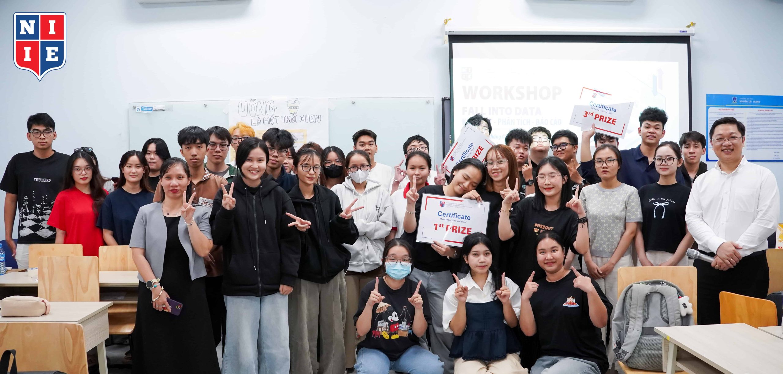 Workshop “Fall Into Data: Khảo sát – Phân tích – Báo cáo”: Khi bài thi được thực hiện một cách sáng tạo.