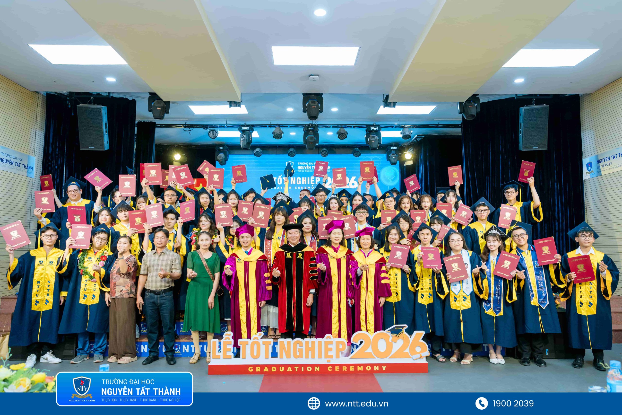 Lễ tốt nghiệp khép lại, nhưng một hành trình mới lại chính thức mở ra, chúc các Tân cử nhân, tân kỹ sư của NIIE sẽ có một hành trình sự nghiệp thật sự rực rỡ!!!