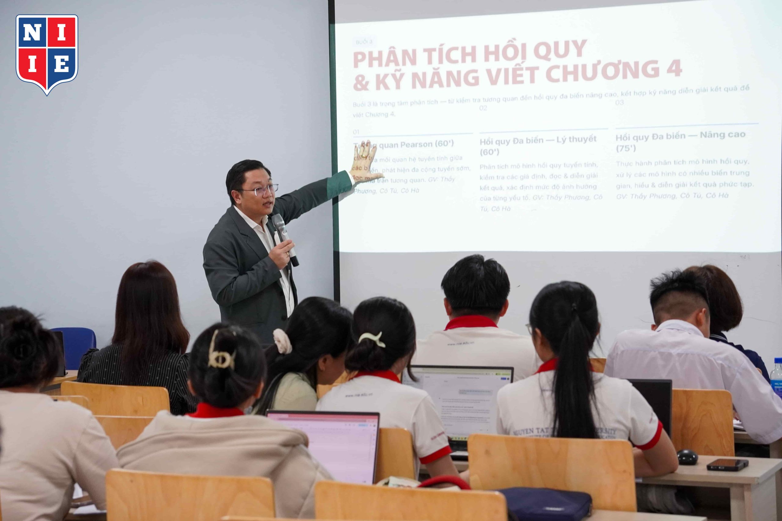 ThS. Vũ Nhật Phương tại buổi workshop đầu tiên